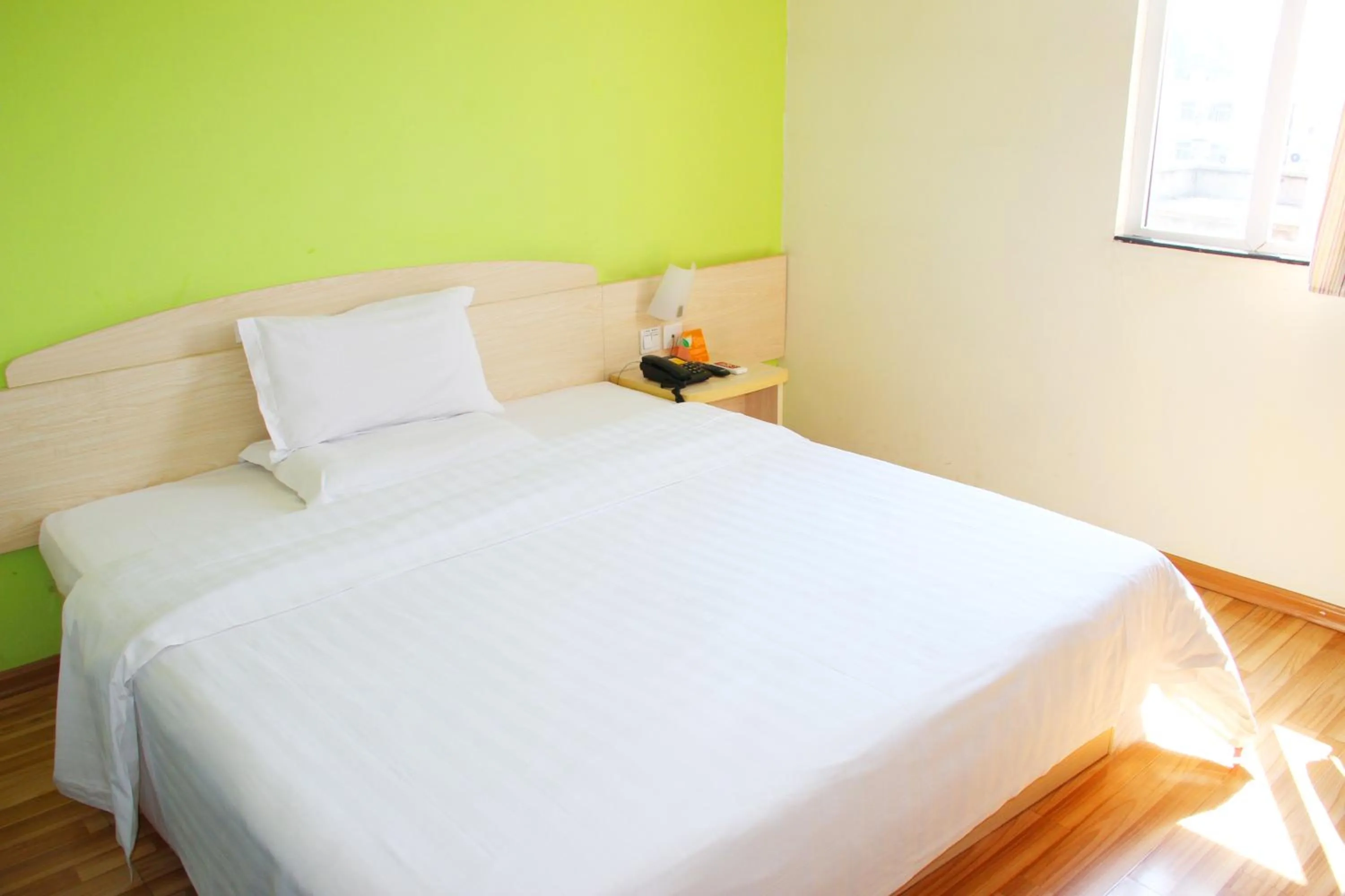 Bedroom, Bed in 7Days Inn Guangzhou Conghua Street Hedong