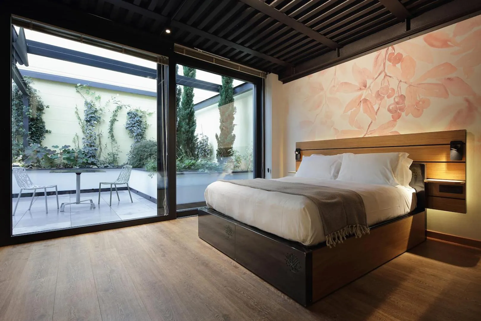 Photo of the whole room, Bed in VERSOVERDE HOTEL Alzaia Naviglio Grande