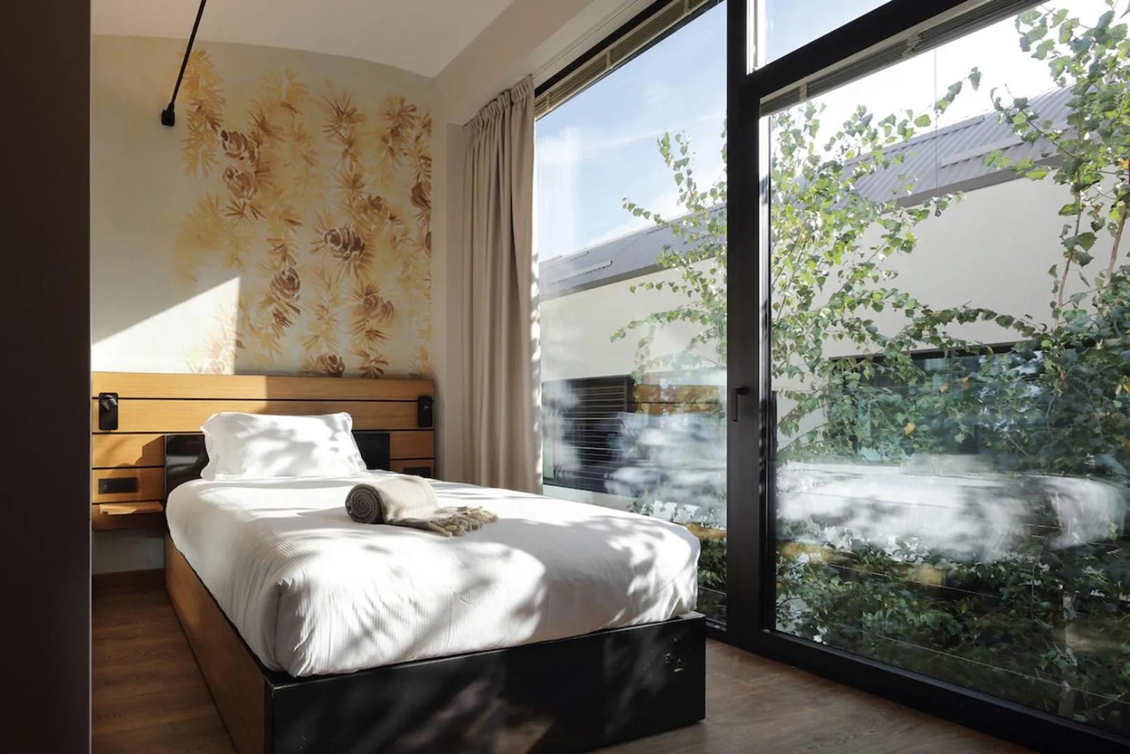 Photo of the whole room, Bed in VERSOVERDE HOTEL Alzaia Naviglio Grande