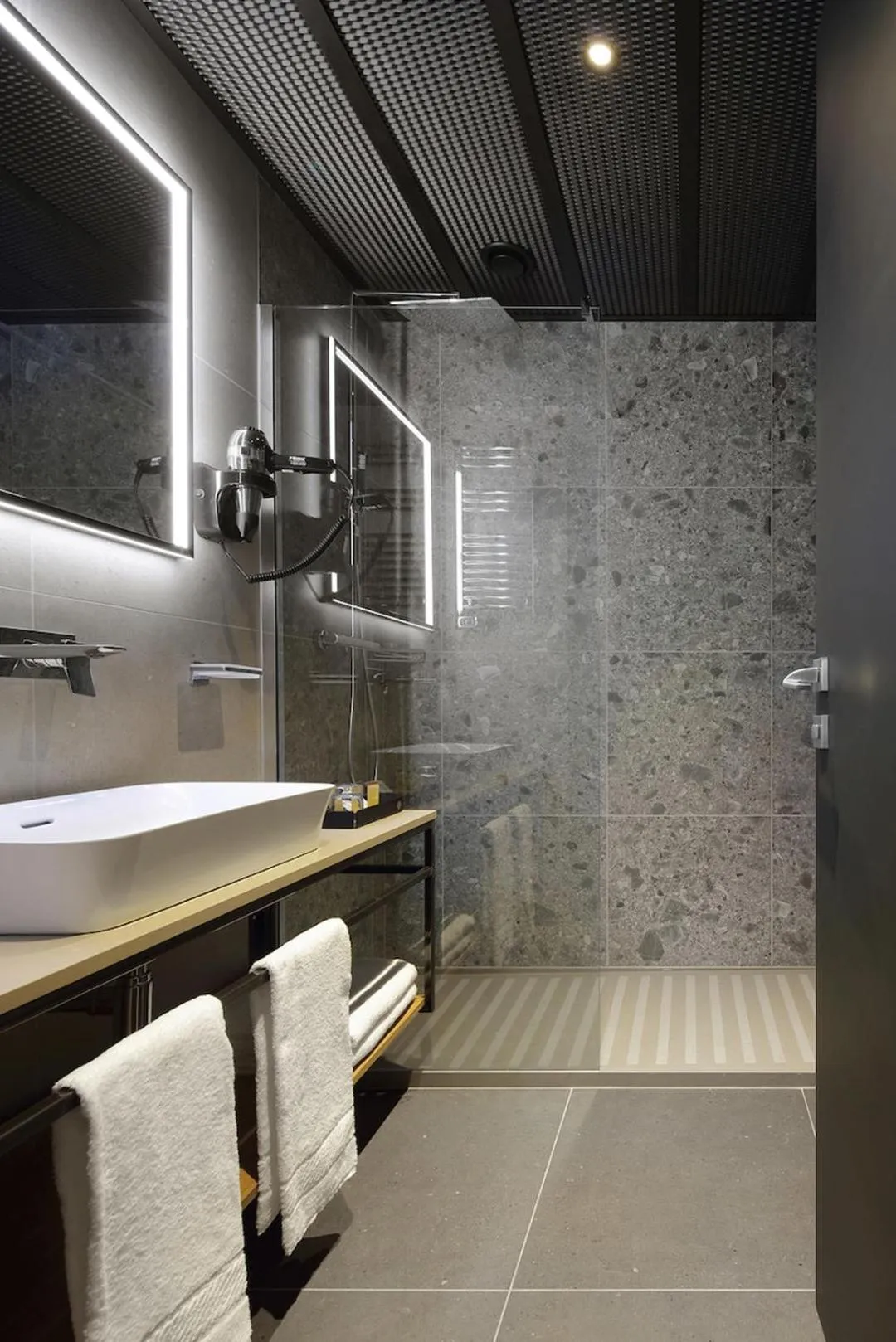 Bathroom in VERSOVERDE HOTEL Alzaia Naviglio Grande