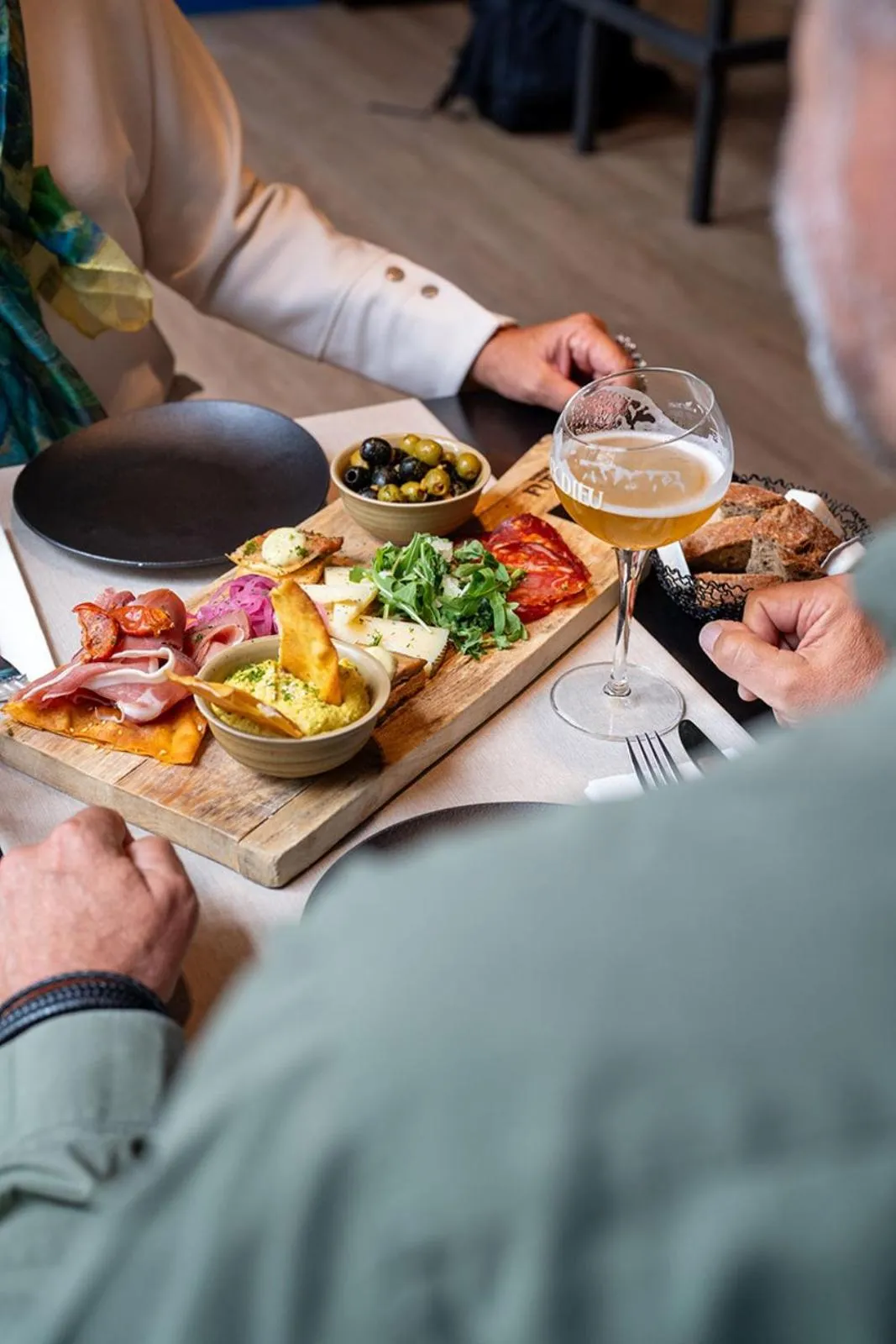 Restaurant/places to eat in Hotel Vé