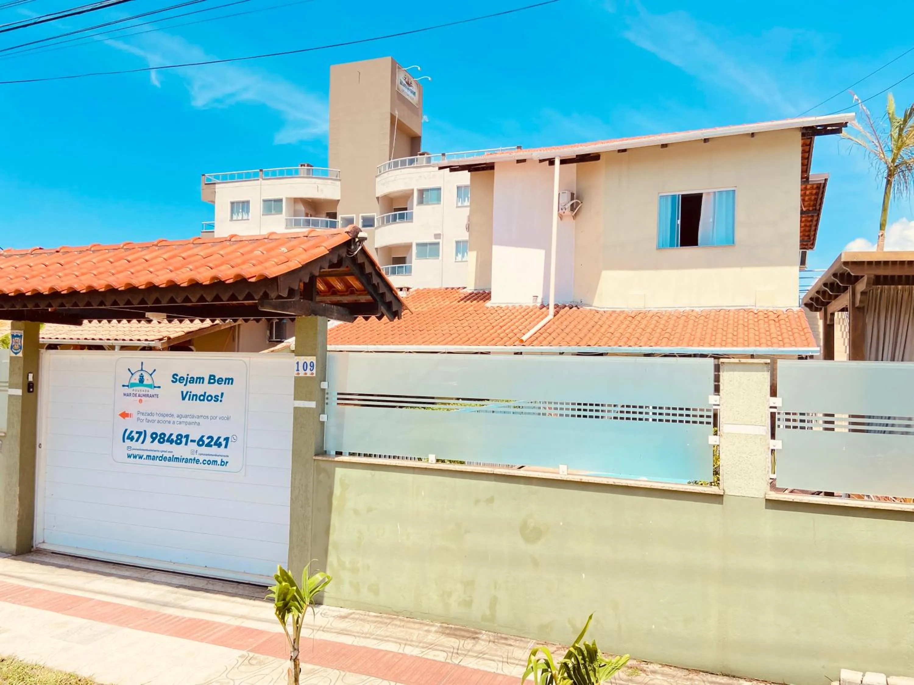 Facade/entrance in Pousada Mar de Almirante