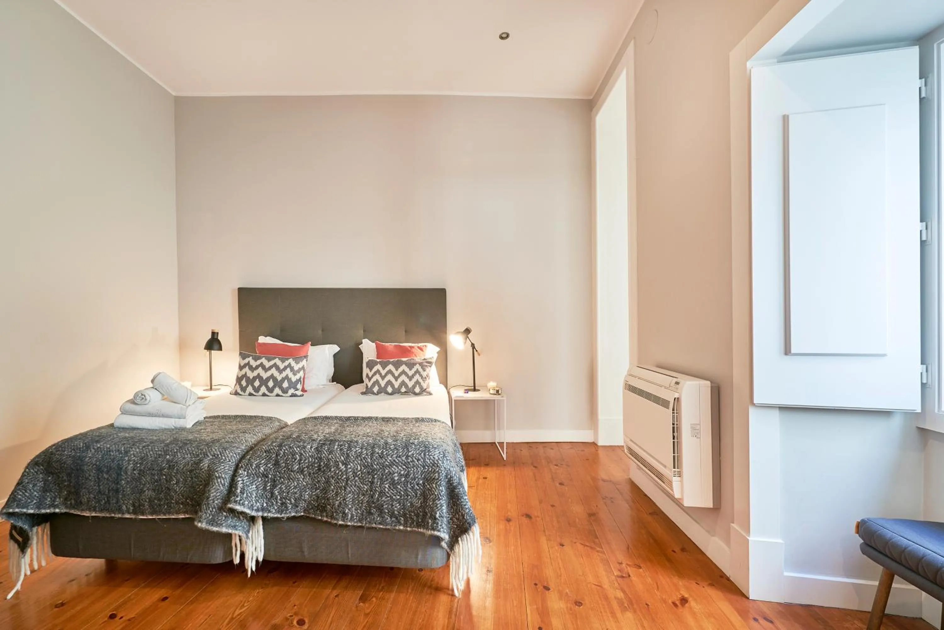 Bed in Lisbon Five Stars Apartments Combro 7