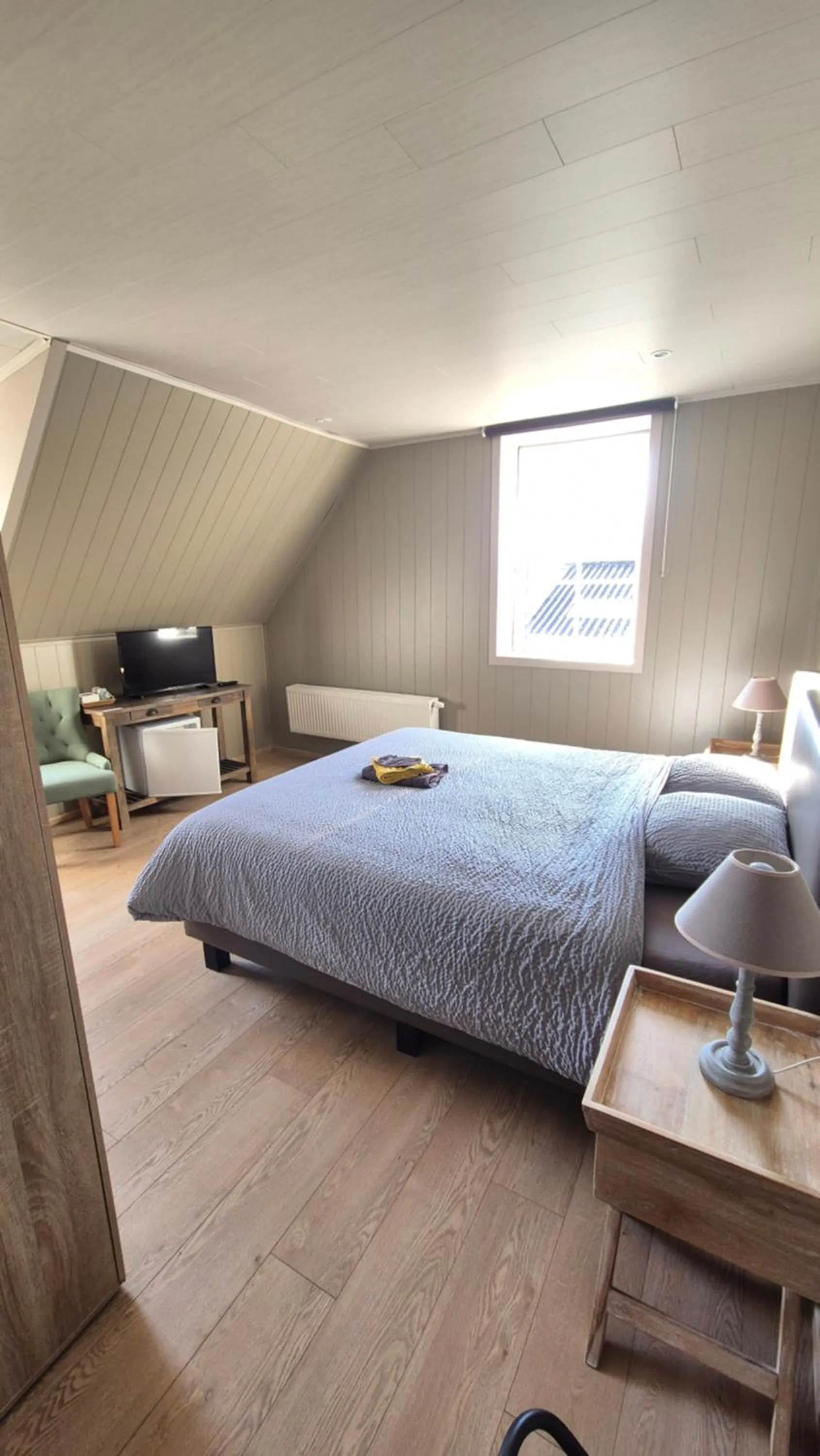 Photo of the whole room, Bed in B&B De Dulle Koe