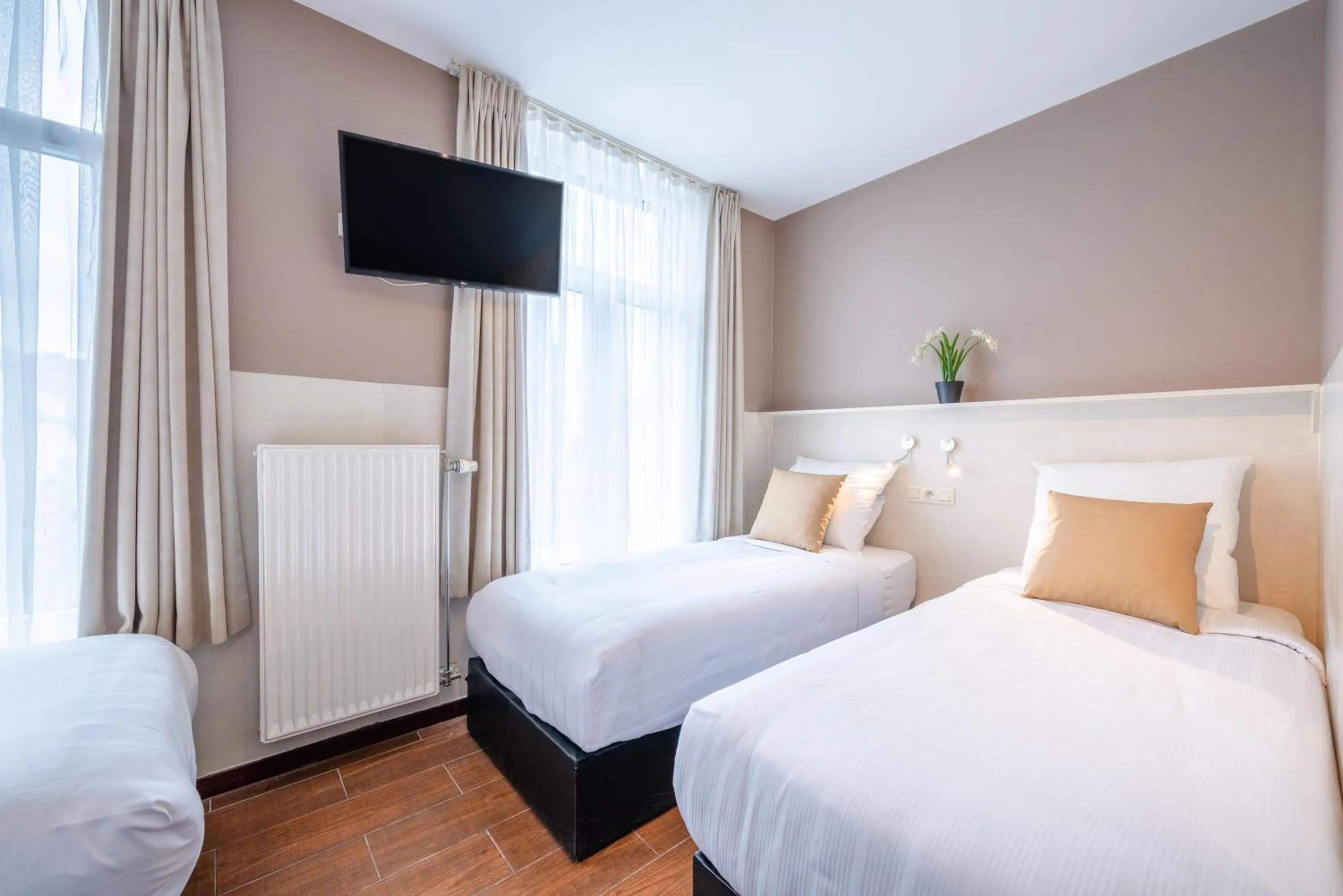 Photo of the whole room, Bed in Hotel Barry