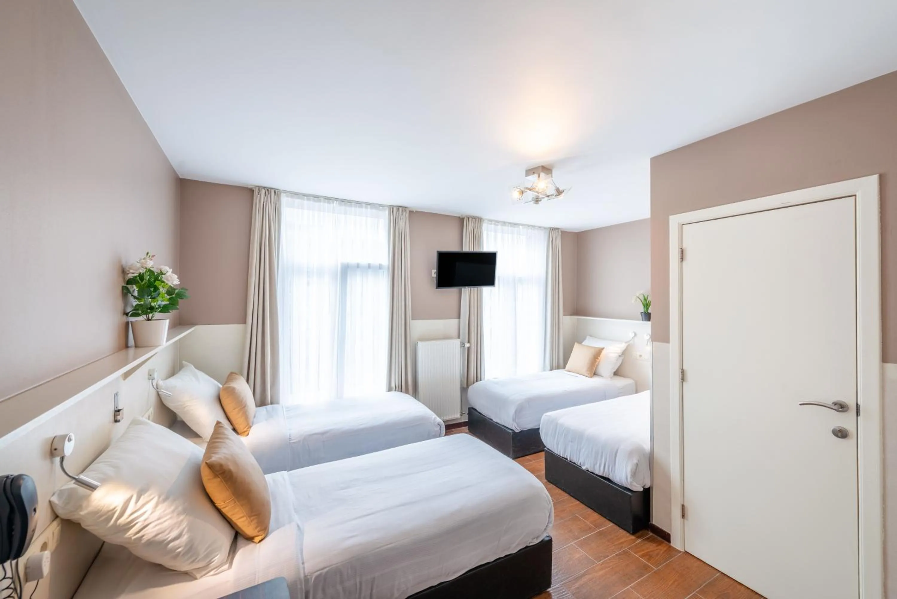 Photo of the whole room, Bed in Hotel Barry