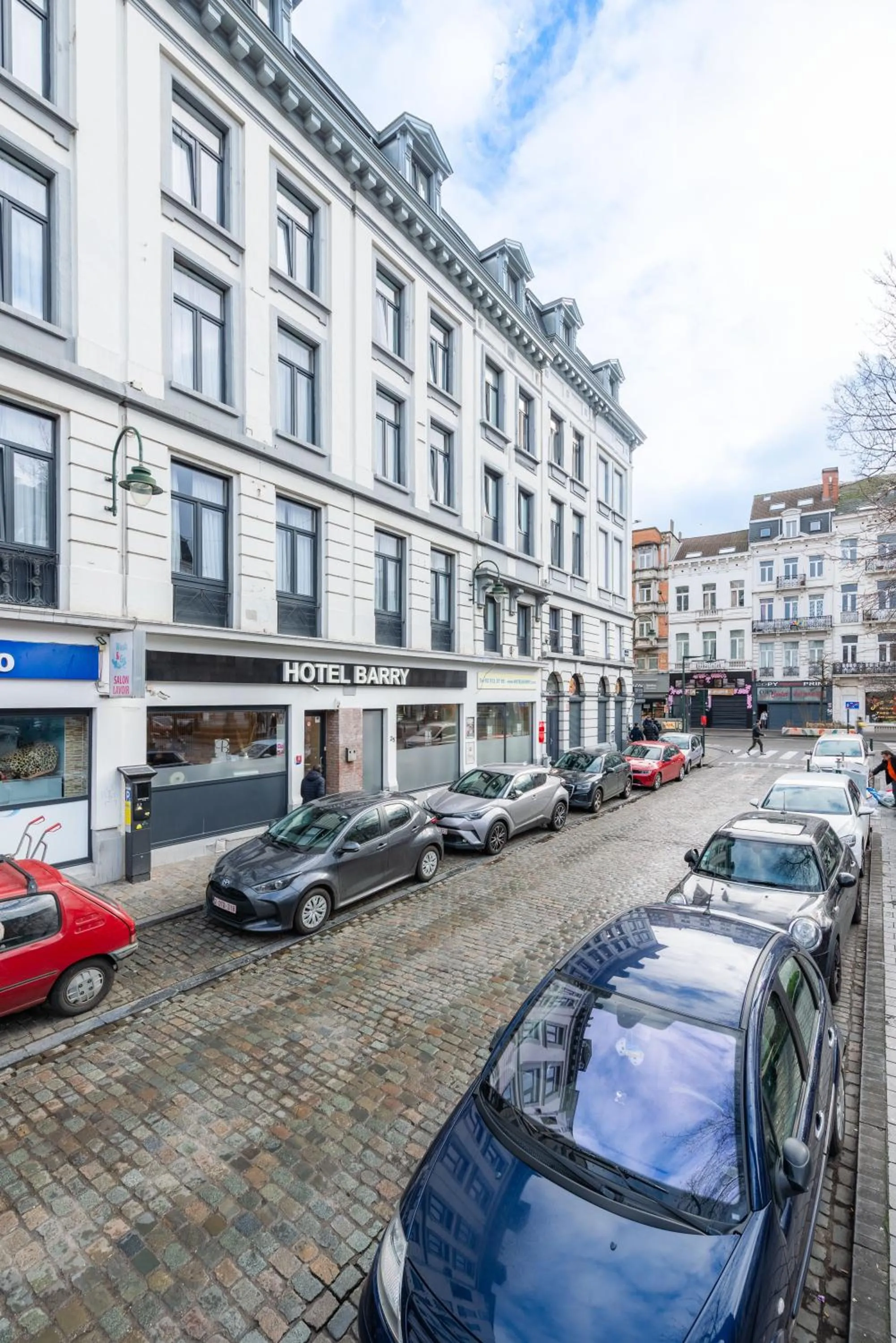 Property building in Hotel Barry