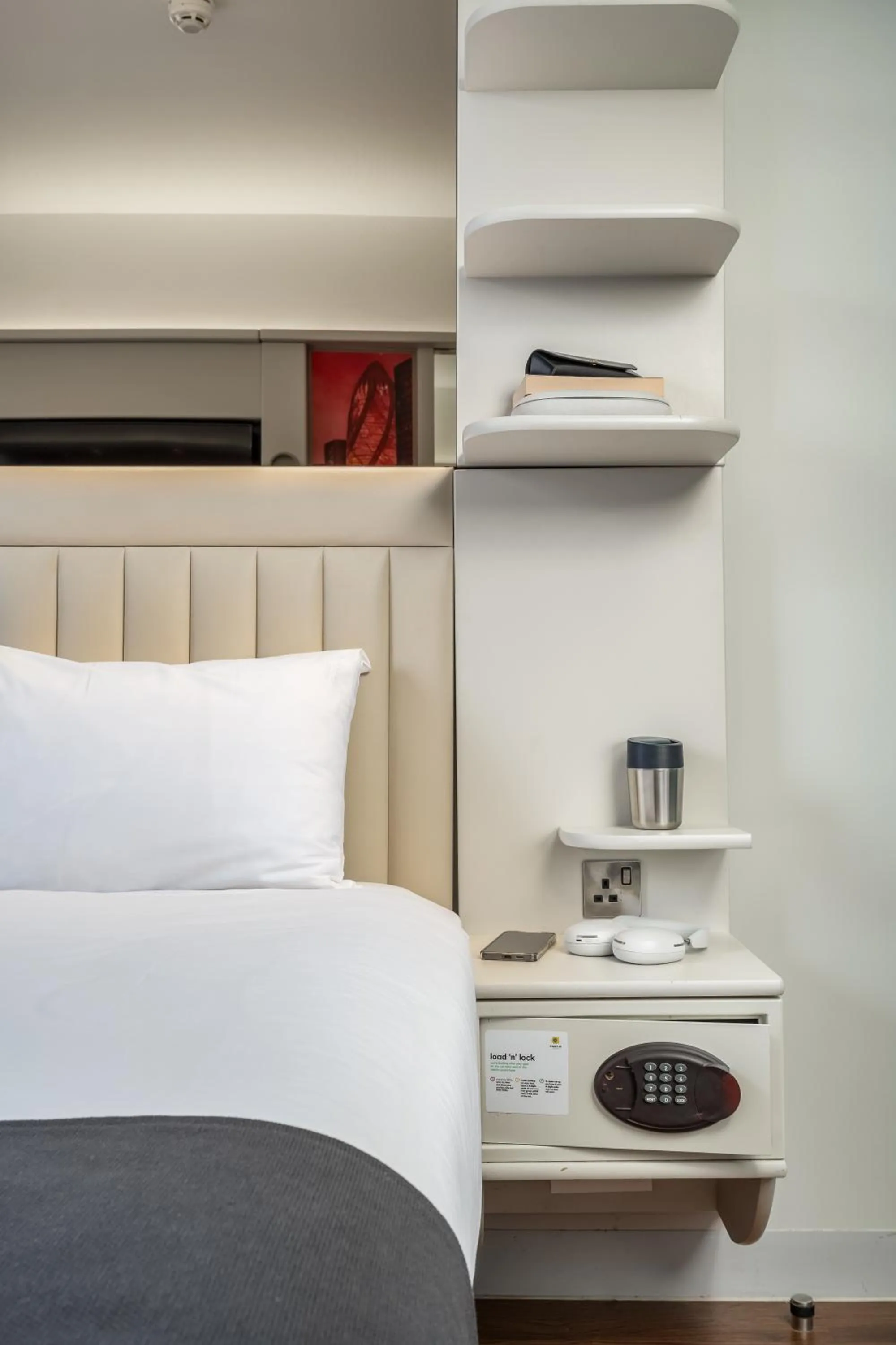 safe, Bed in Point A Hotel Glasgow