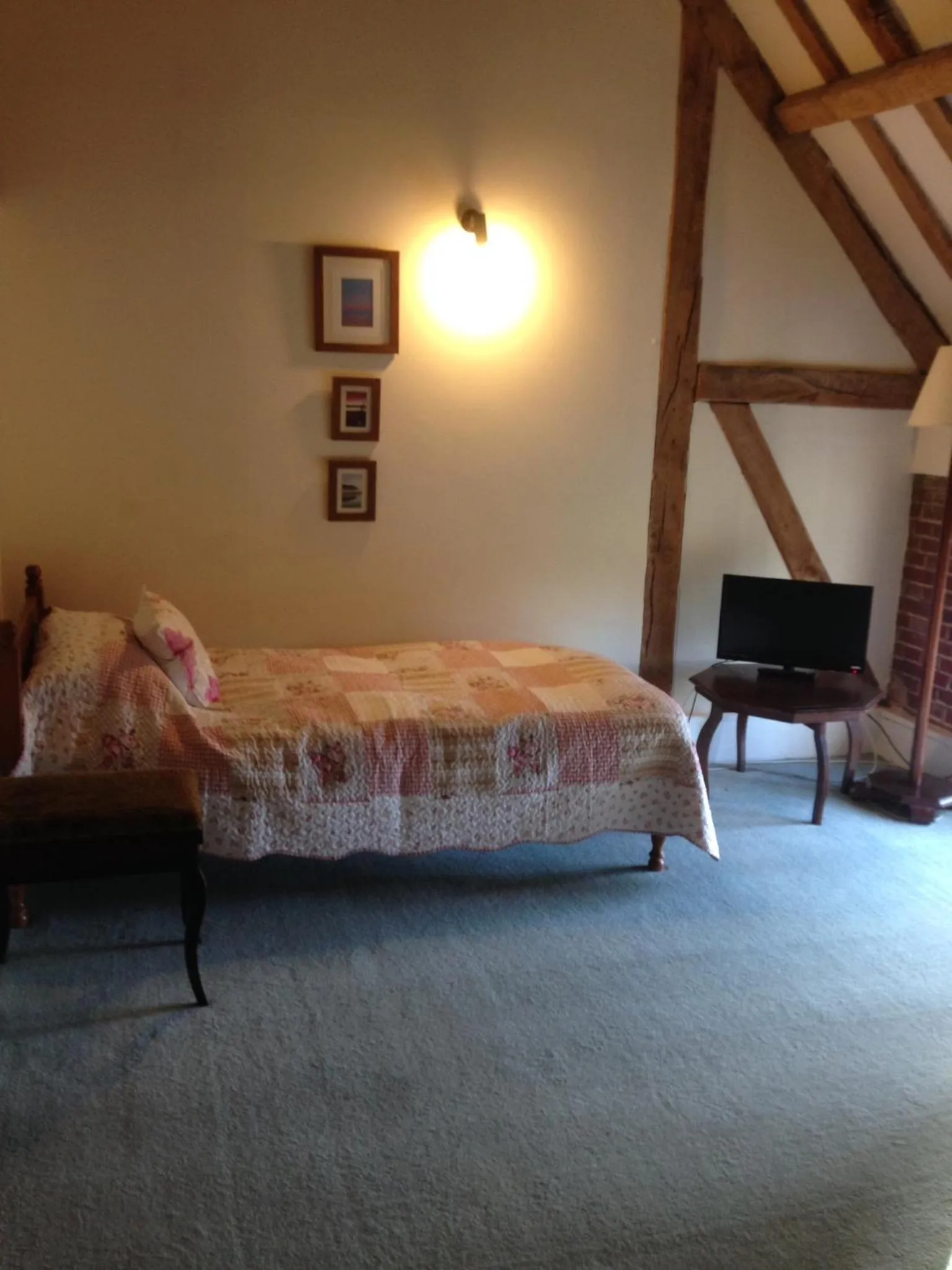 Bedroom, Bed in The Stables at Henham Park