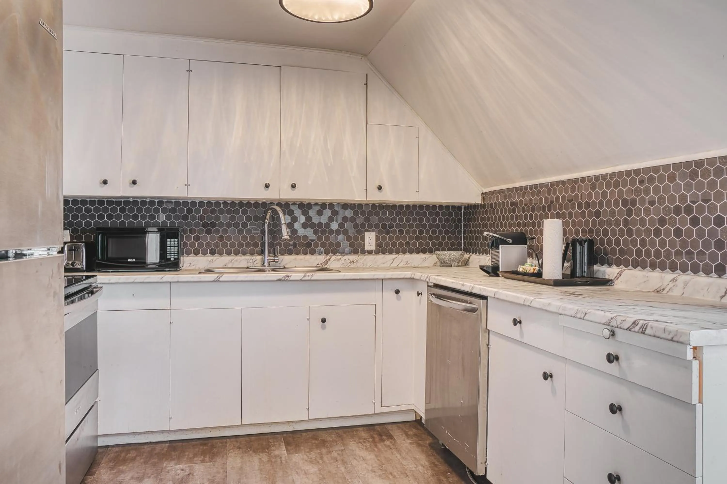 Kitchen or kitchenette in The Windsor Hotel by Hoco Hotels Collection