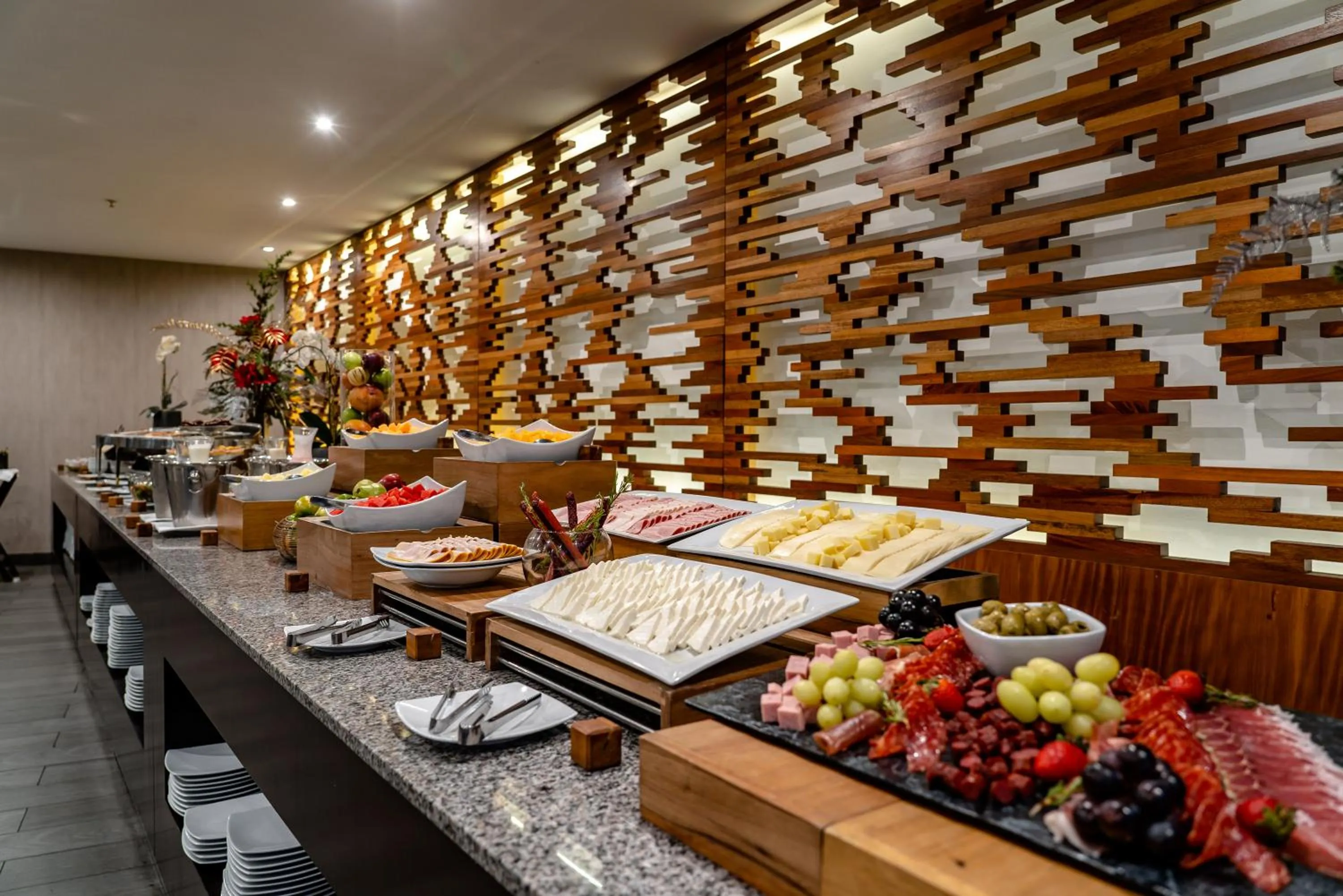 Restaurant/places to eat in Jose Antonio Deluxe