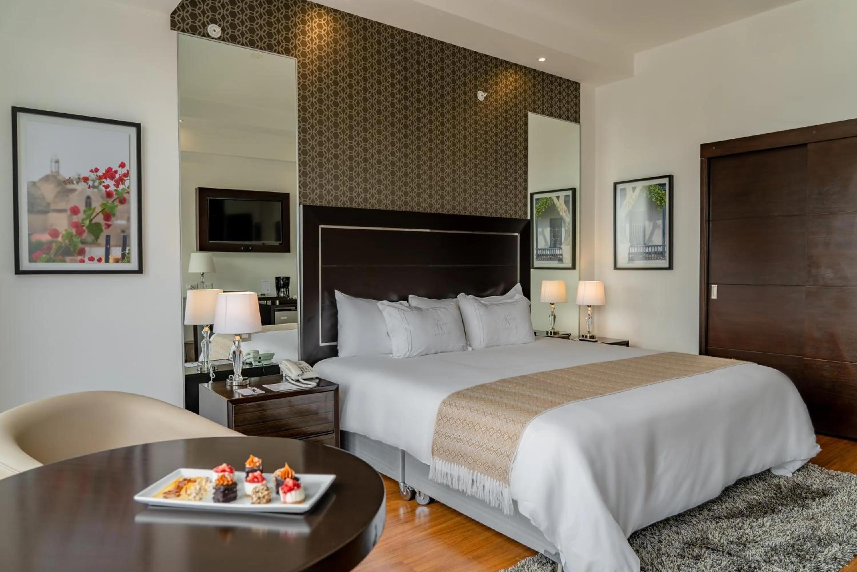 Photo of the whole room, Bed in Jose Antonio Deluxe