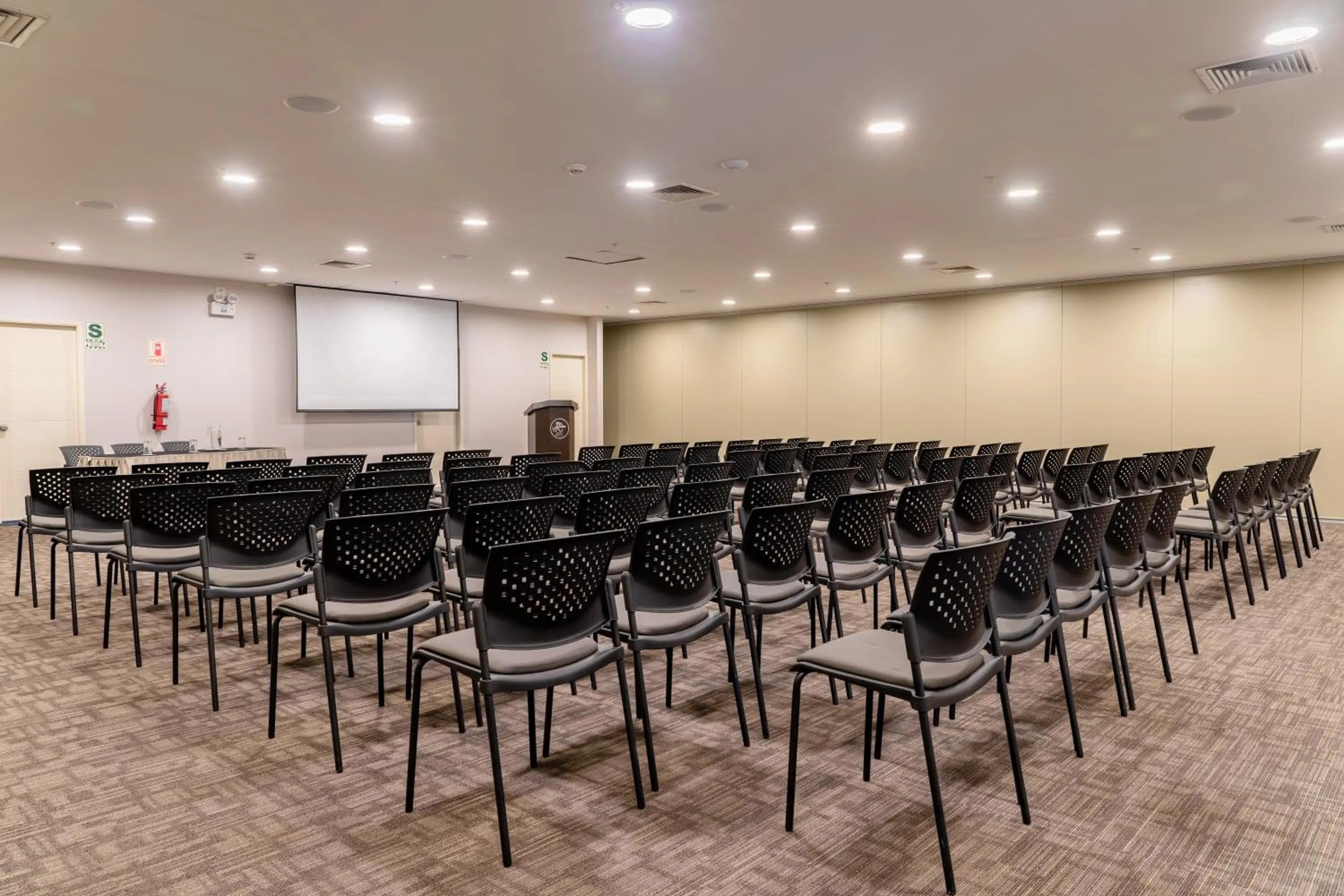 Business facilities in Jose Antonio Deluxe