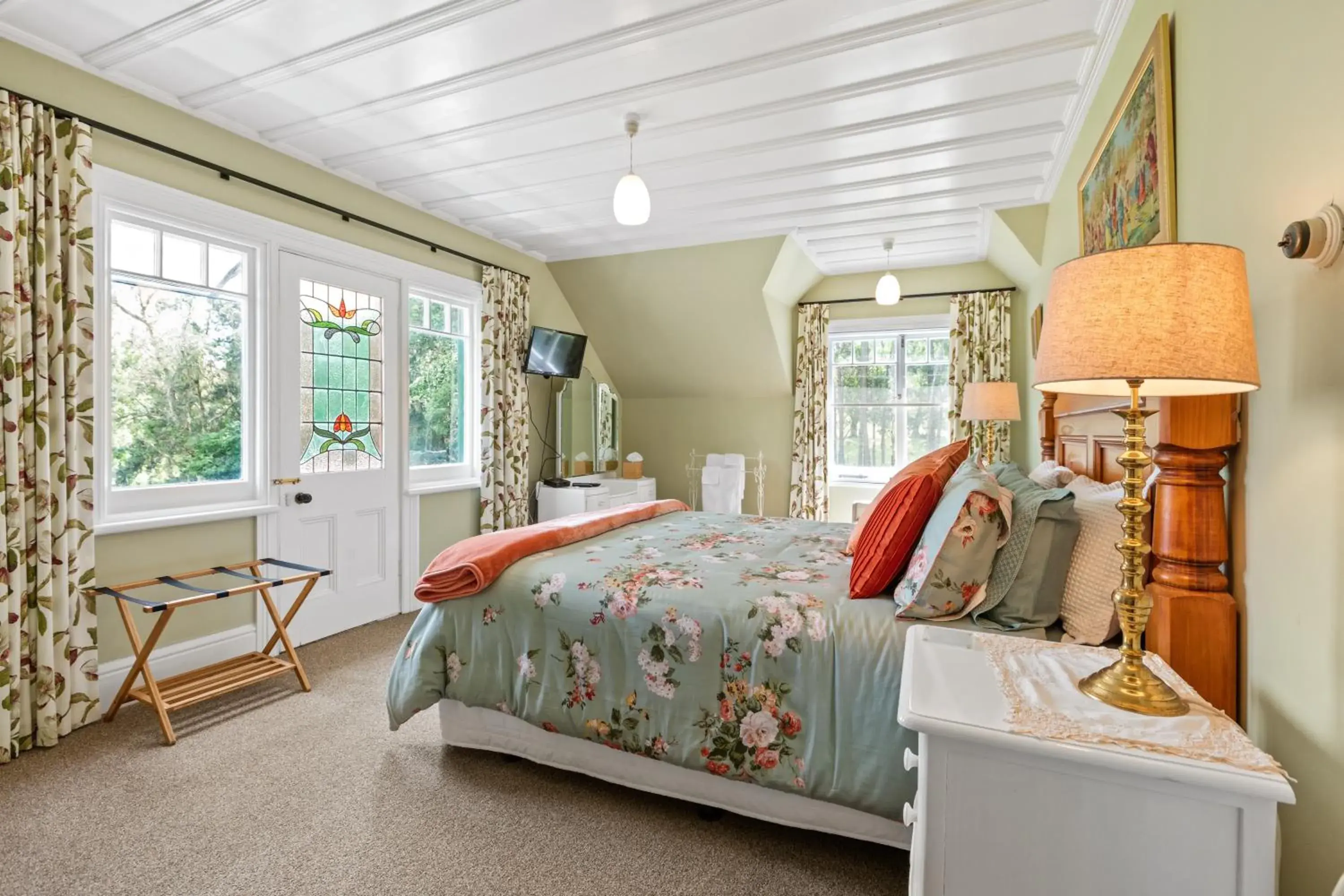 King Room with Balcony - single occupancy in Ashcott Homestead Bed & Breakfast King Room with Balcony - single occupancy in Ashcott Homestead Bed & Breakfast