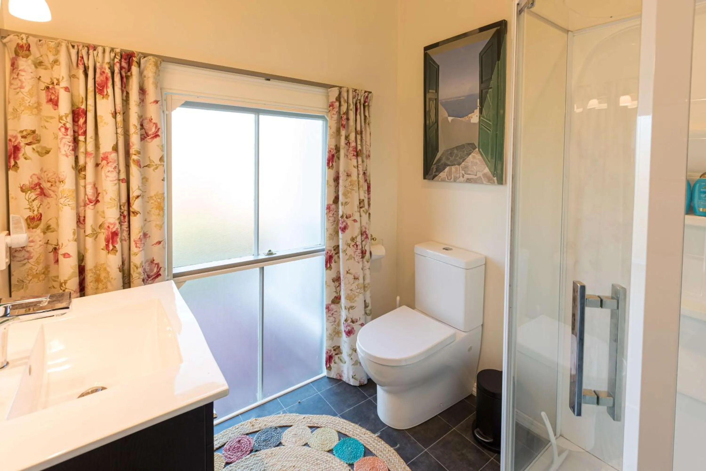 Bathroom, Bed in Ashcott Homestead Bed & Breakfast