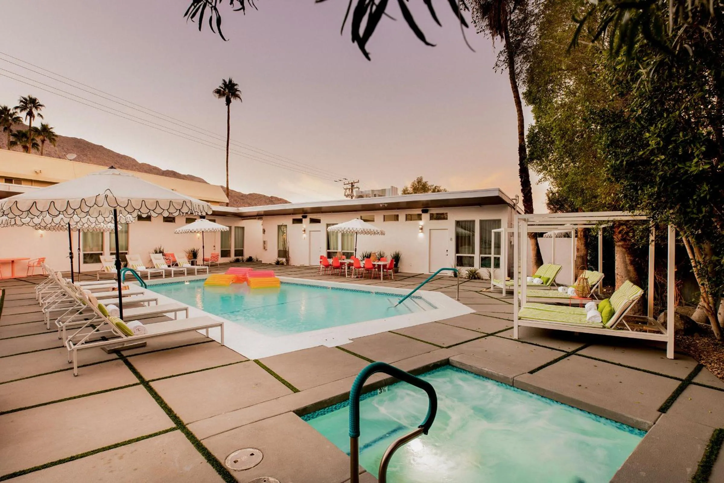 The Wesley by AvantStay Mid-Century Modern Oasis with Pool