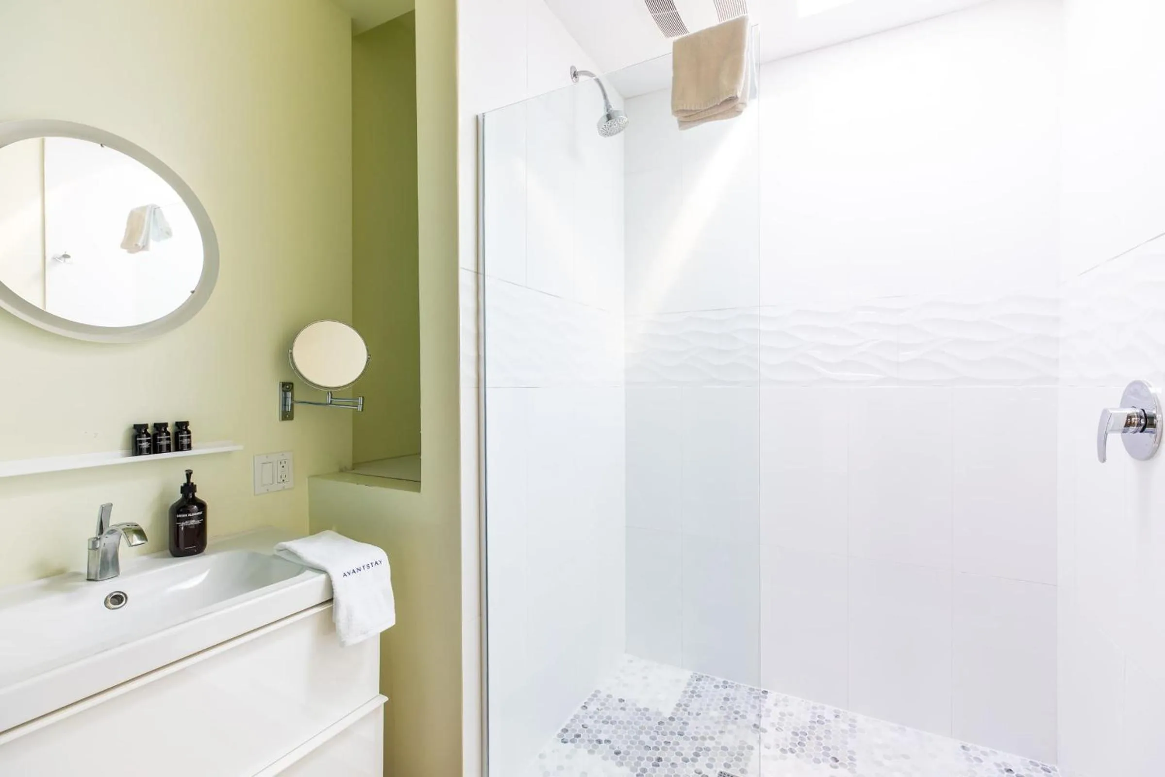 Other in The Wesley by AvantStay Mid-Century Modern Oasis with Pool