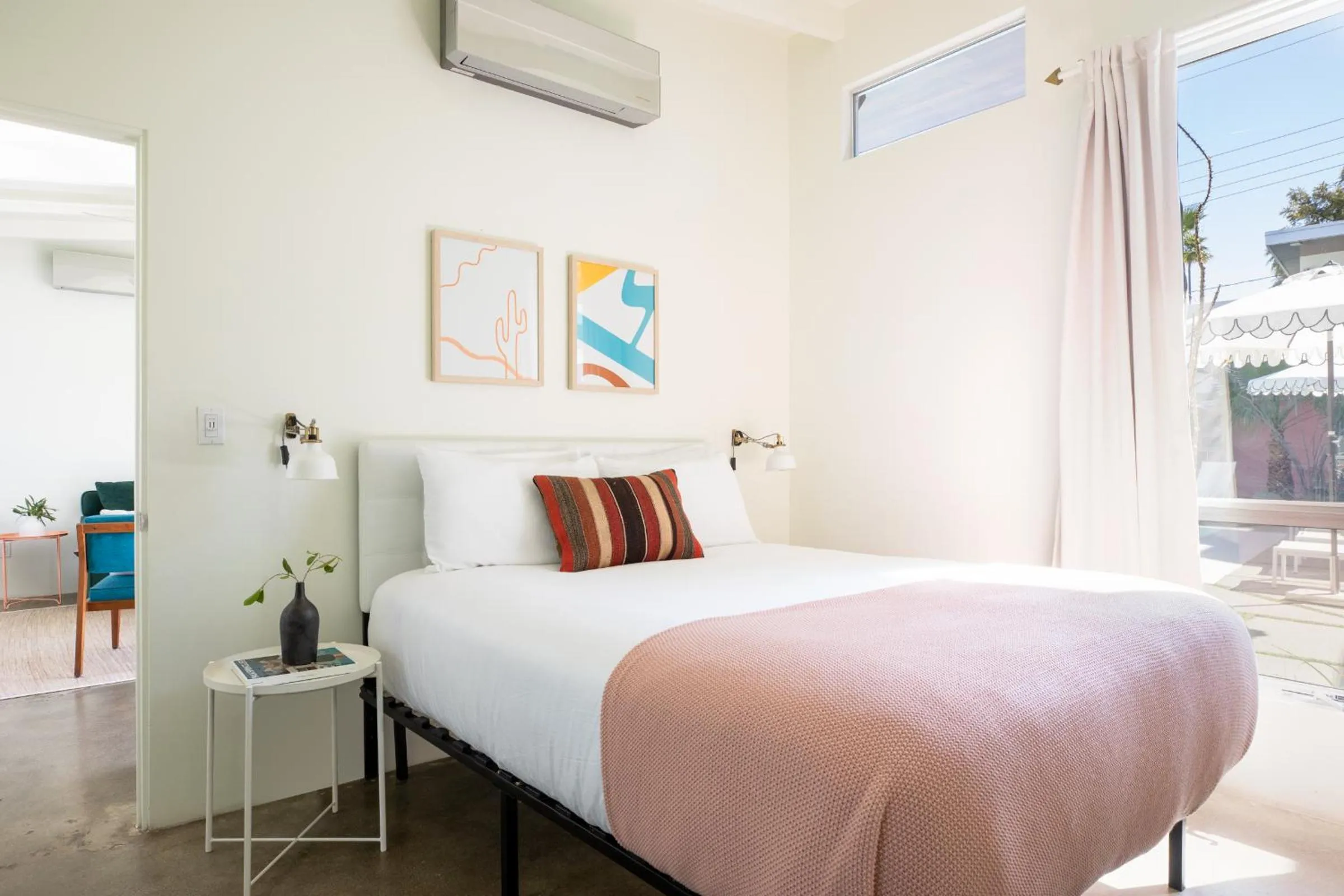 Bed in The Wesley by AvantStay Mid-Century Modern Oasis with Pool