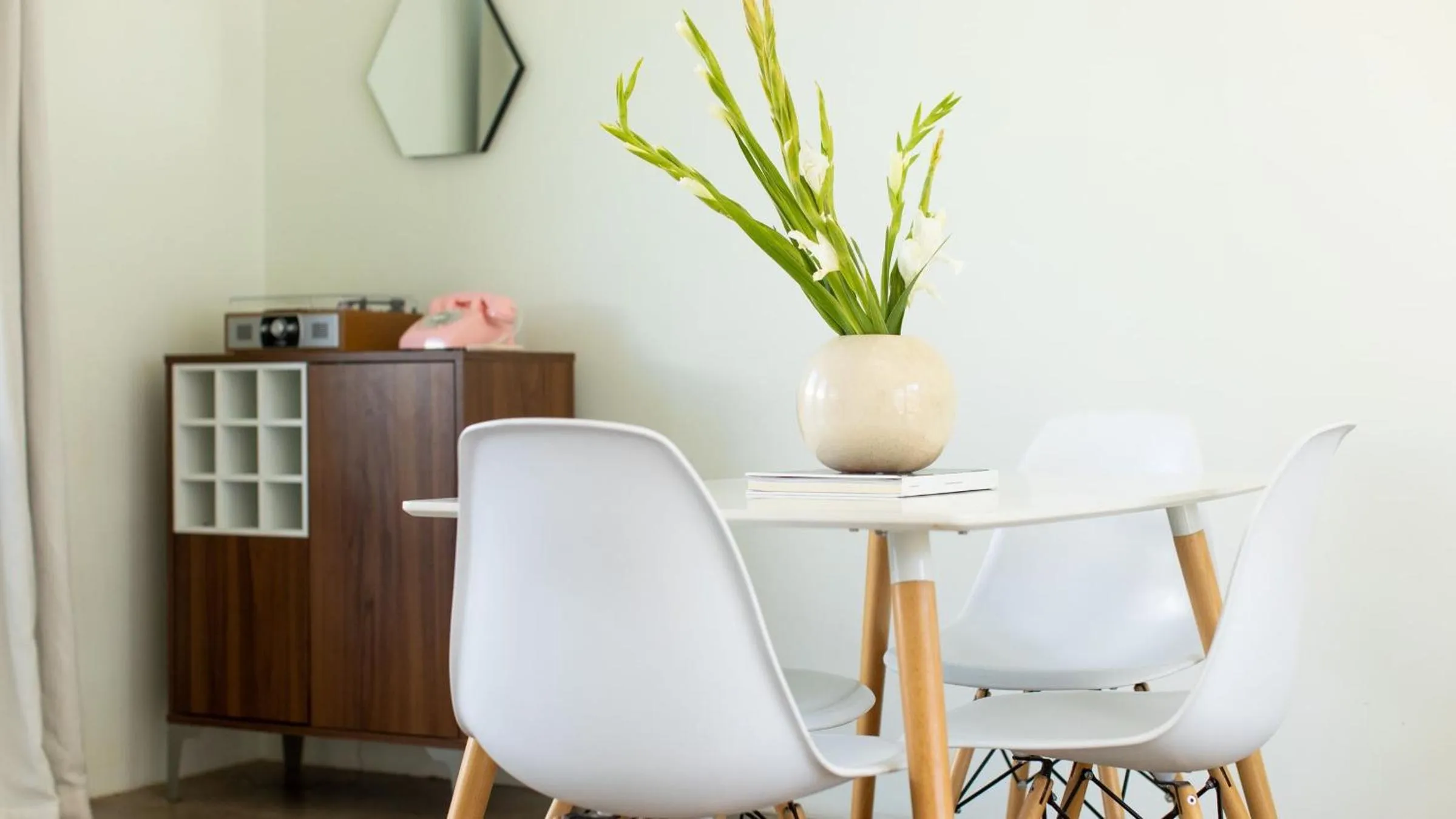 Other in The Wesley by AvantStay Mid-Century Modern Oasis with Pool