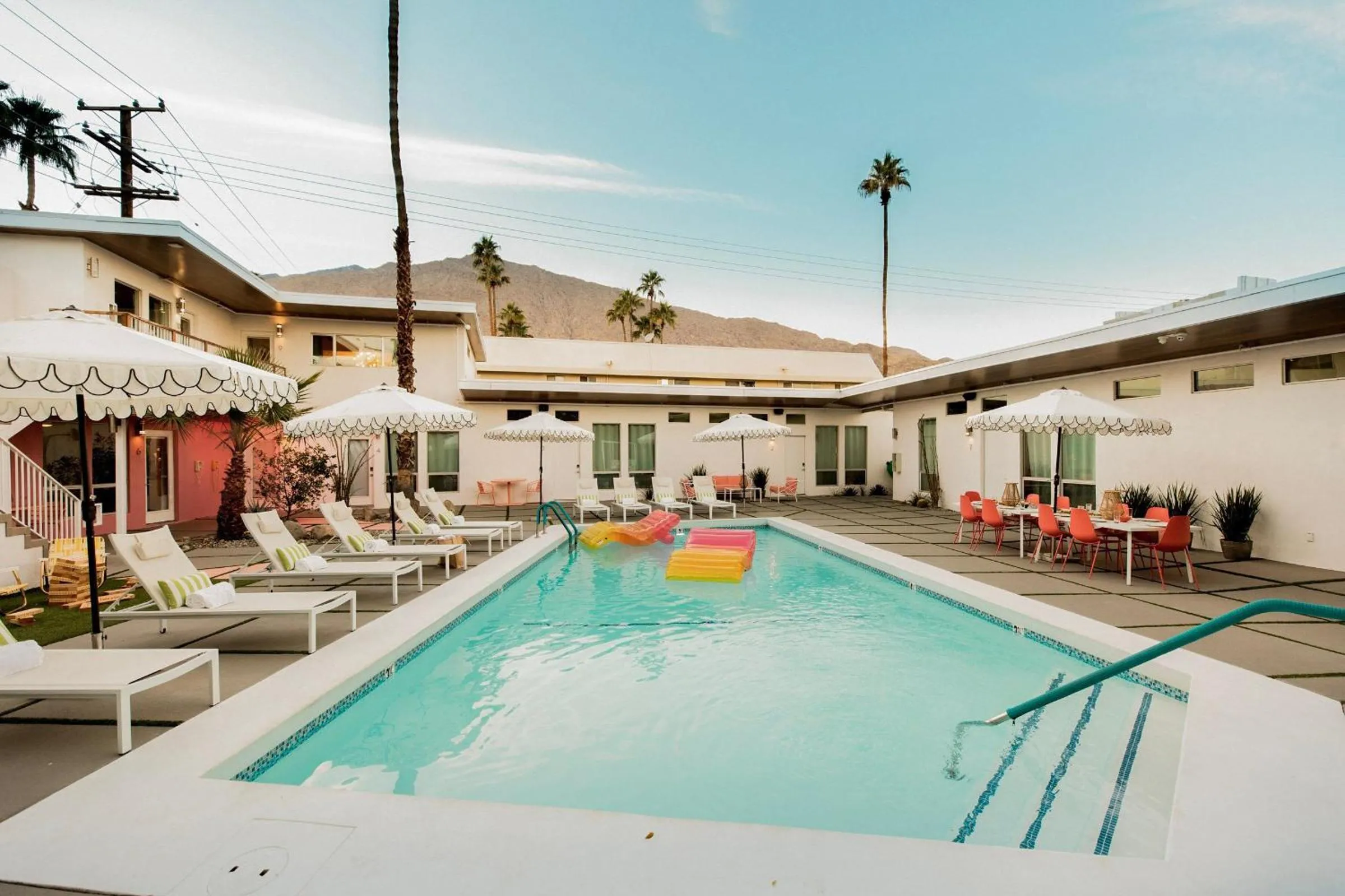The Wesley by AvantStay Mid-Century Modern Oasis with Pool