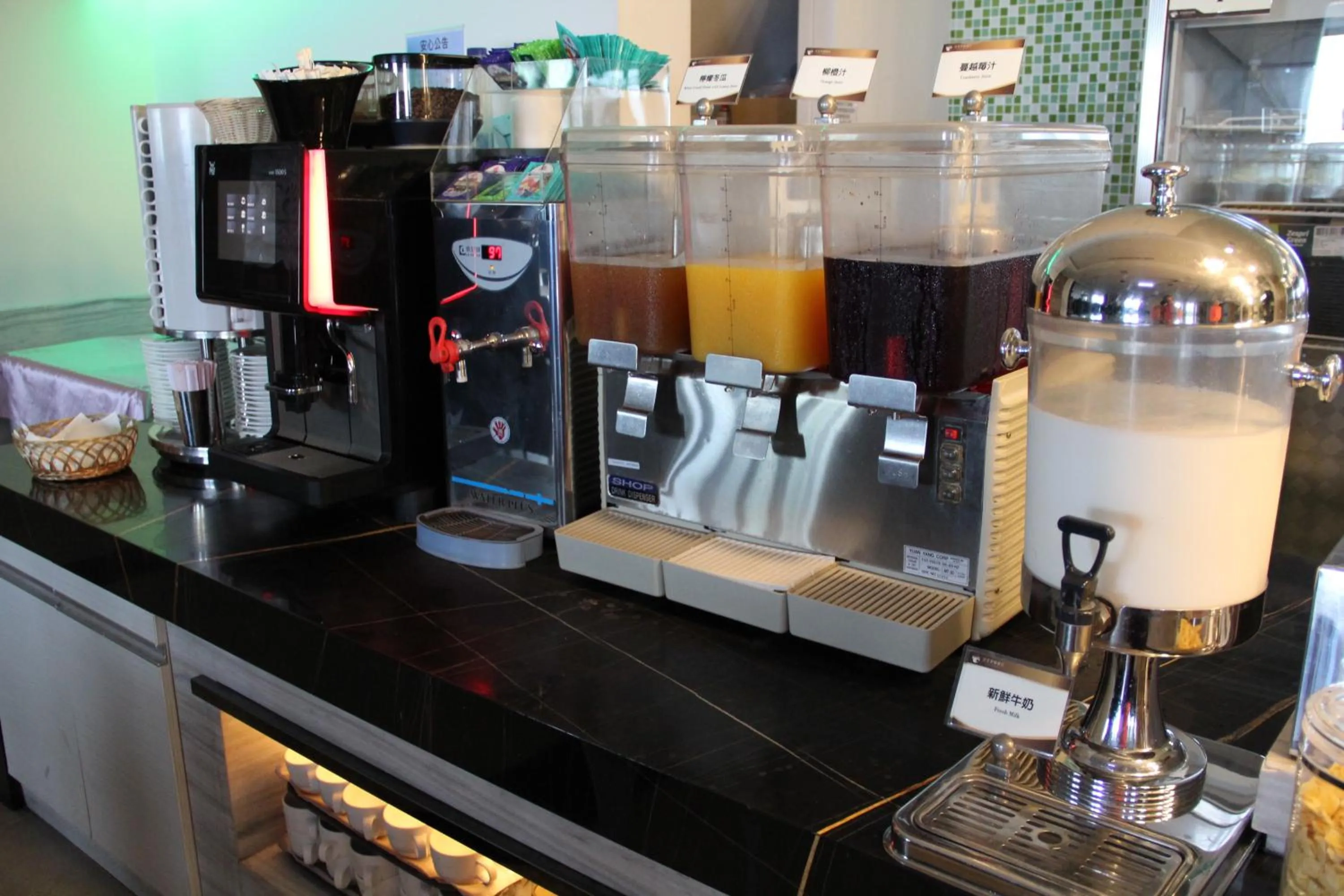 Buffet breakfast in Yundeng Landscape Hotel