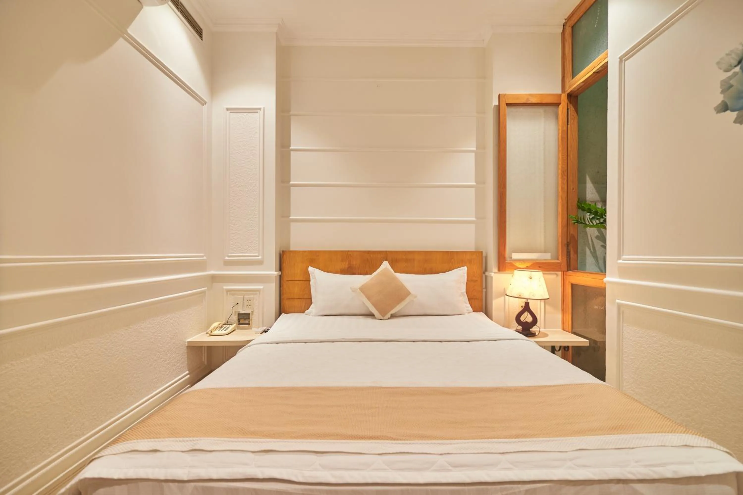 Bed in Bin Bin 10 - Mimosa Hotel Near Tan Son Nhat Airport