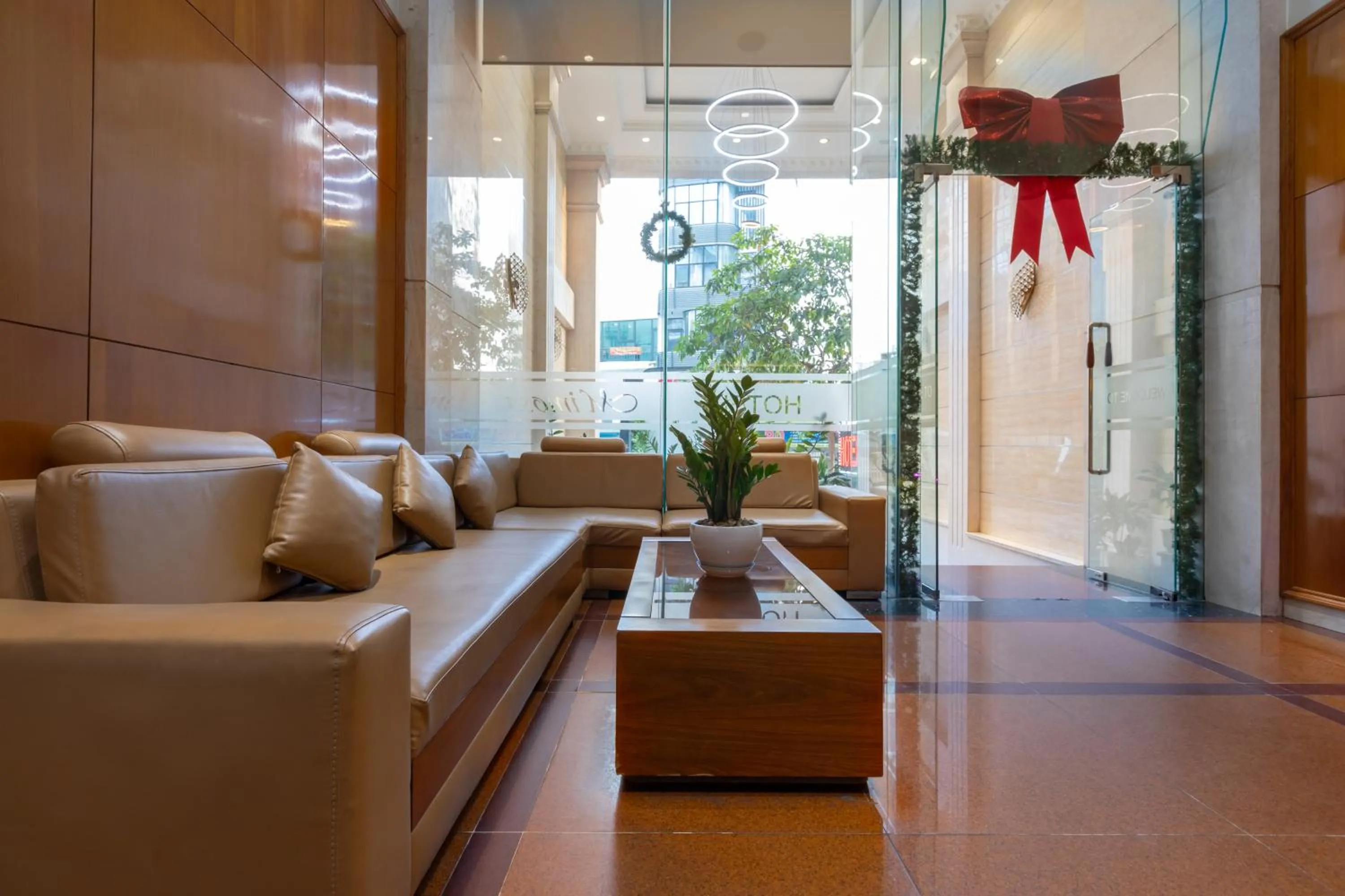 Bin Bin 10 - Mimosa Hotel Near Tan Son Nhat Airport