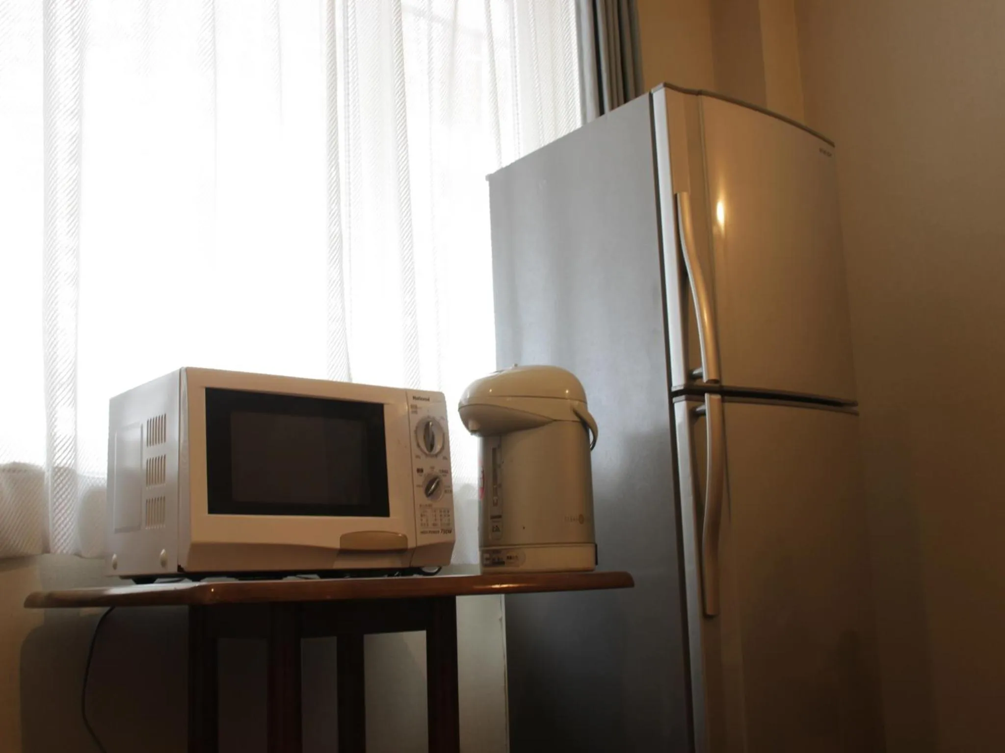 Communal kitchen in A Small Nature Hotel Hilltop 高原の小さなホテル ヒルトップ