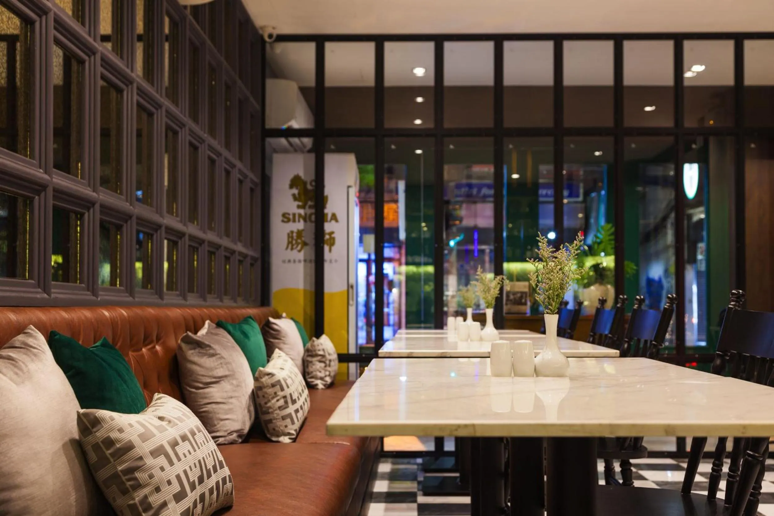 Restaurant/places to eat in Oriental Heritage Hotel