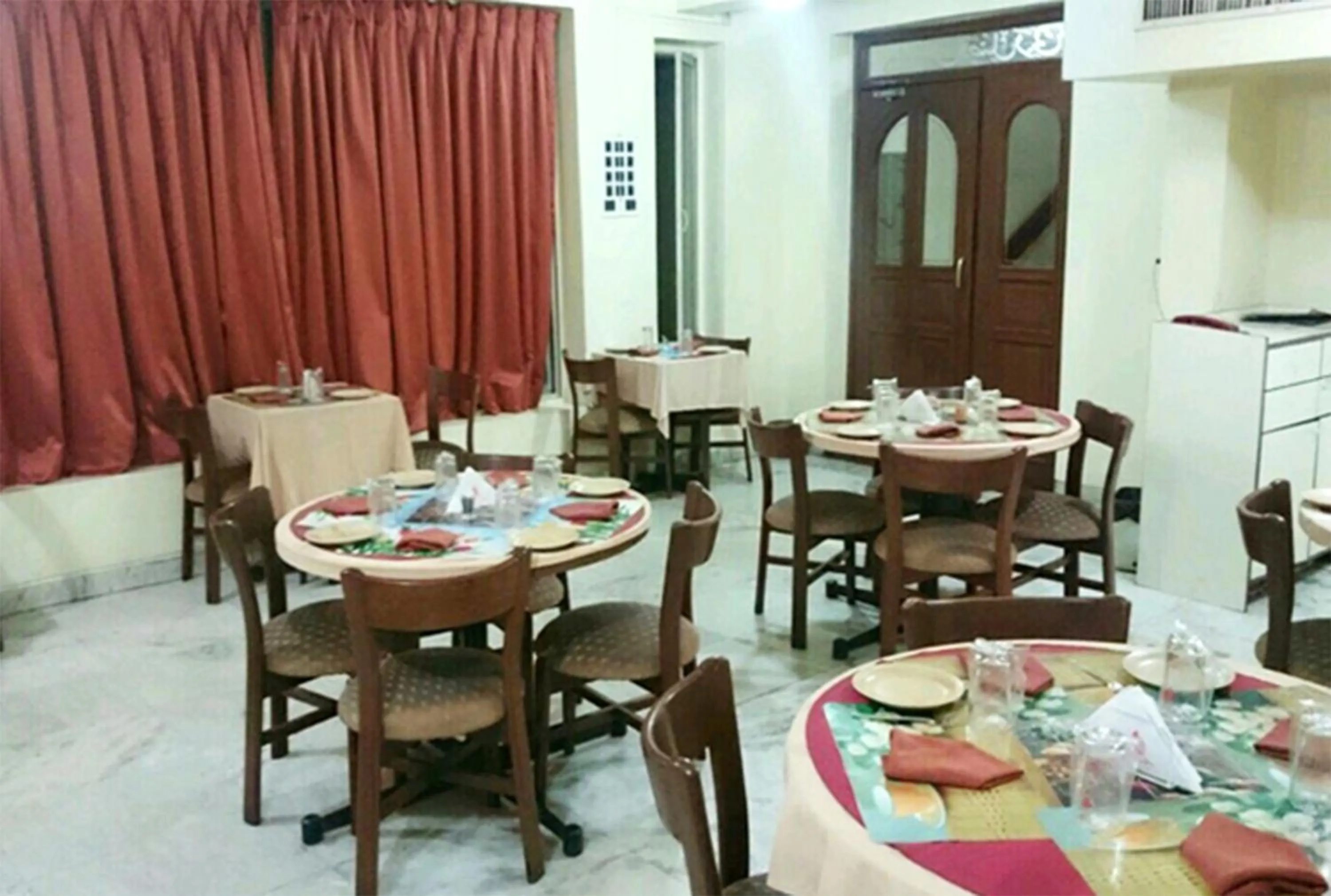 Restaurant/places to eat in Hotel Mogul Palace - Near Masjid Bunder Mumbai