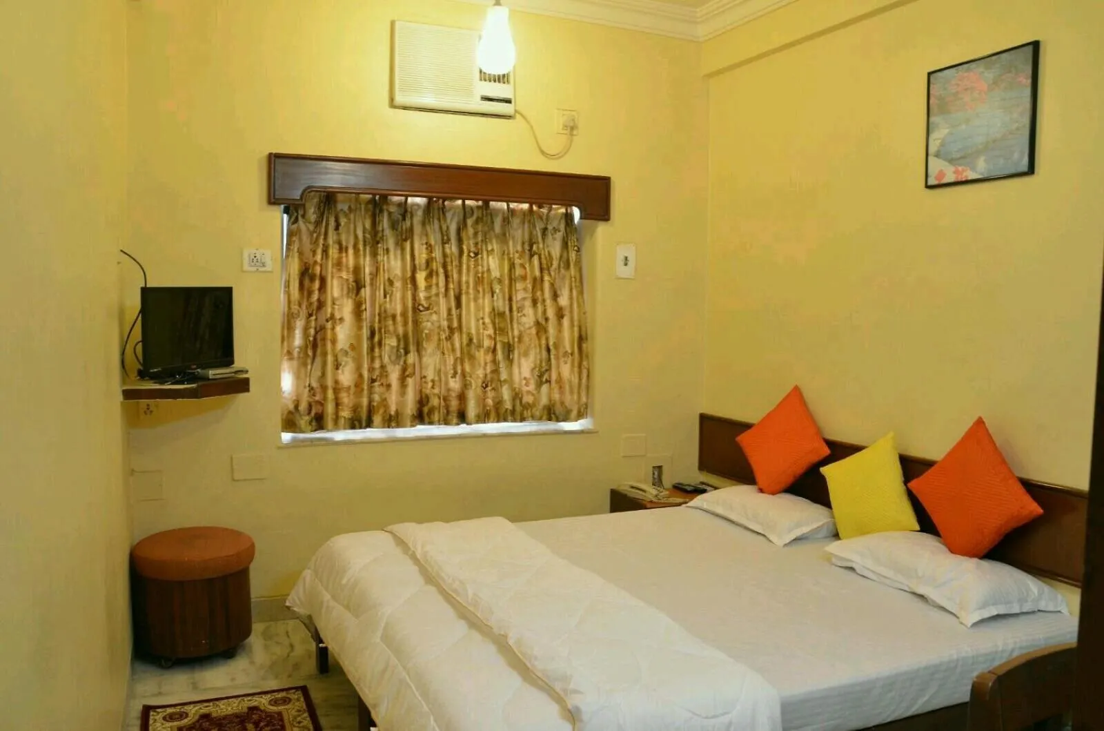 Photo of the whole room, Bed in Hotel Mogul Palace - Near Masjid Bunder Mumbai