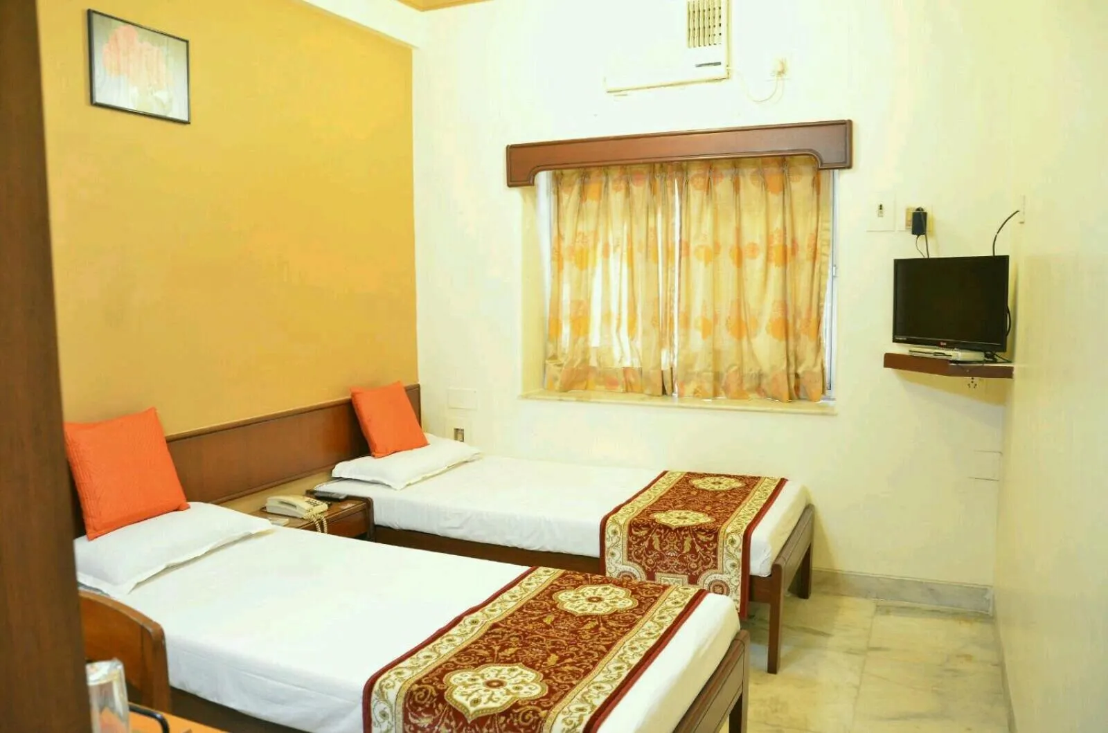 Photo of the whole room, Bed in Hotel Mogul Palace - Near Masjid Bunder Mumbai