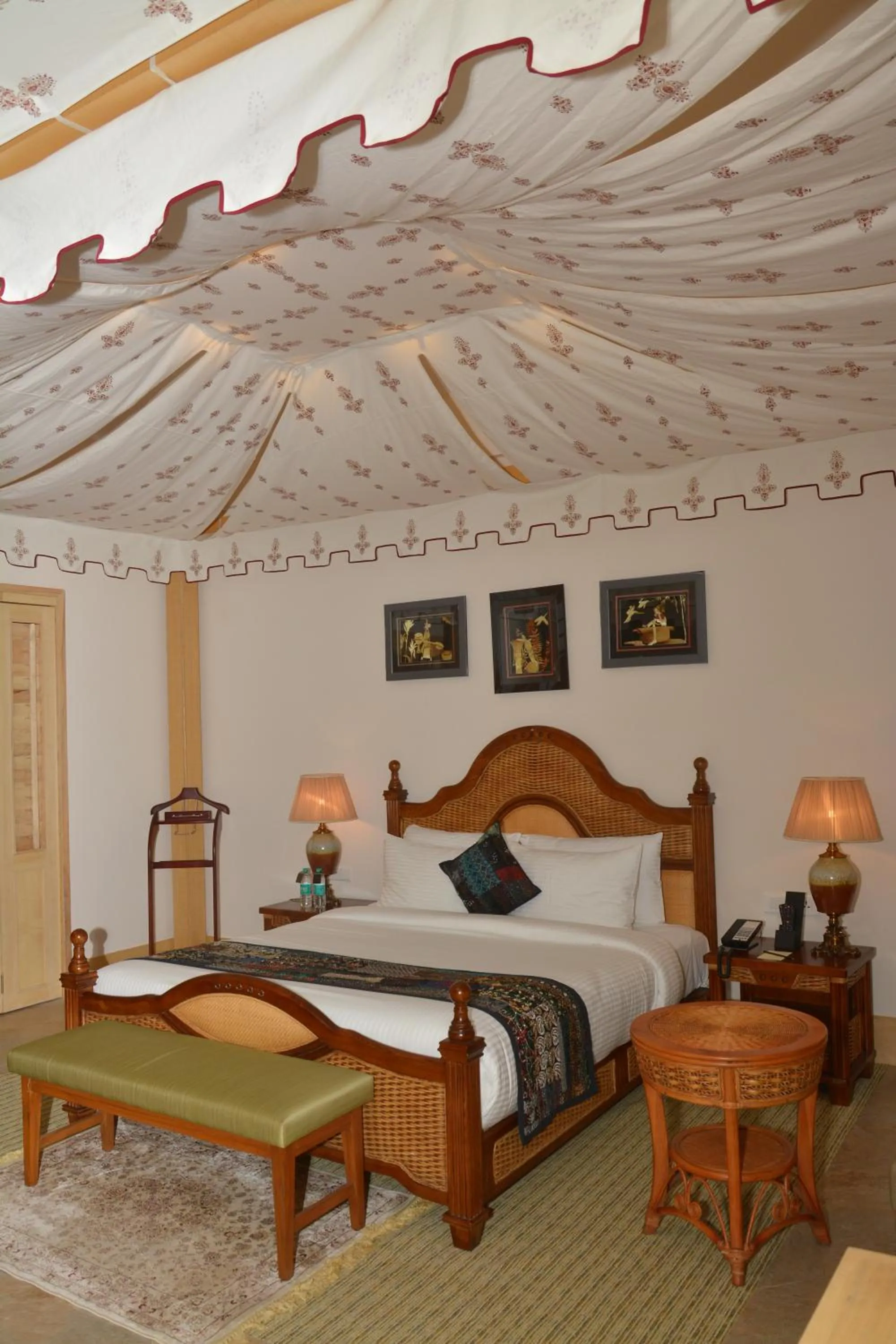 Bed in Indana Palace Jaipur