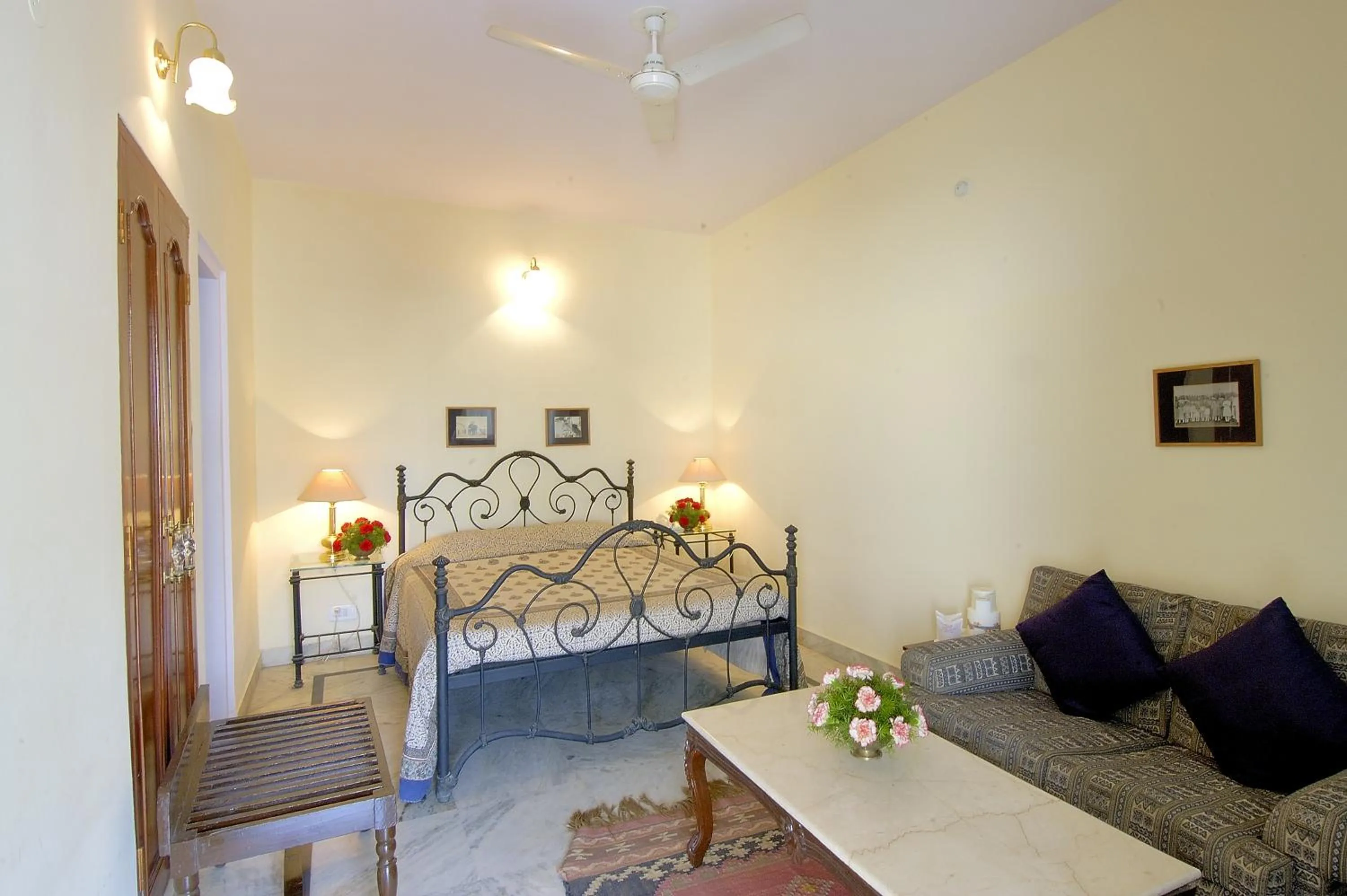 Bedroom, Bed in Mandawa Haveli