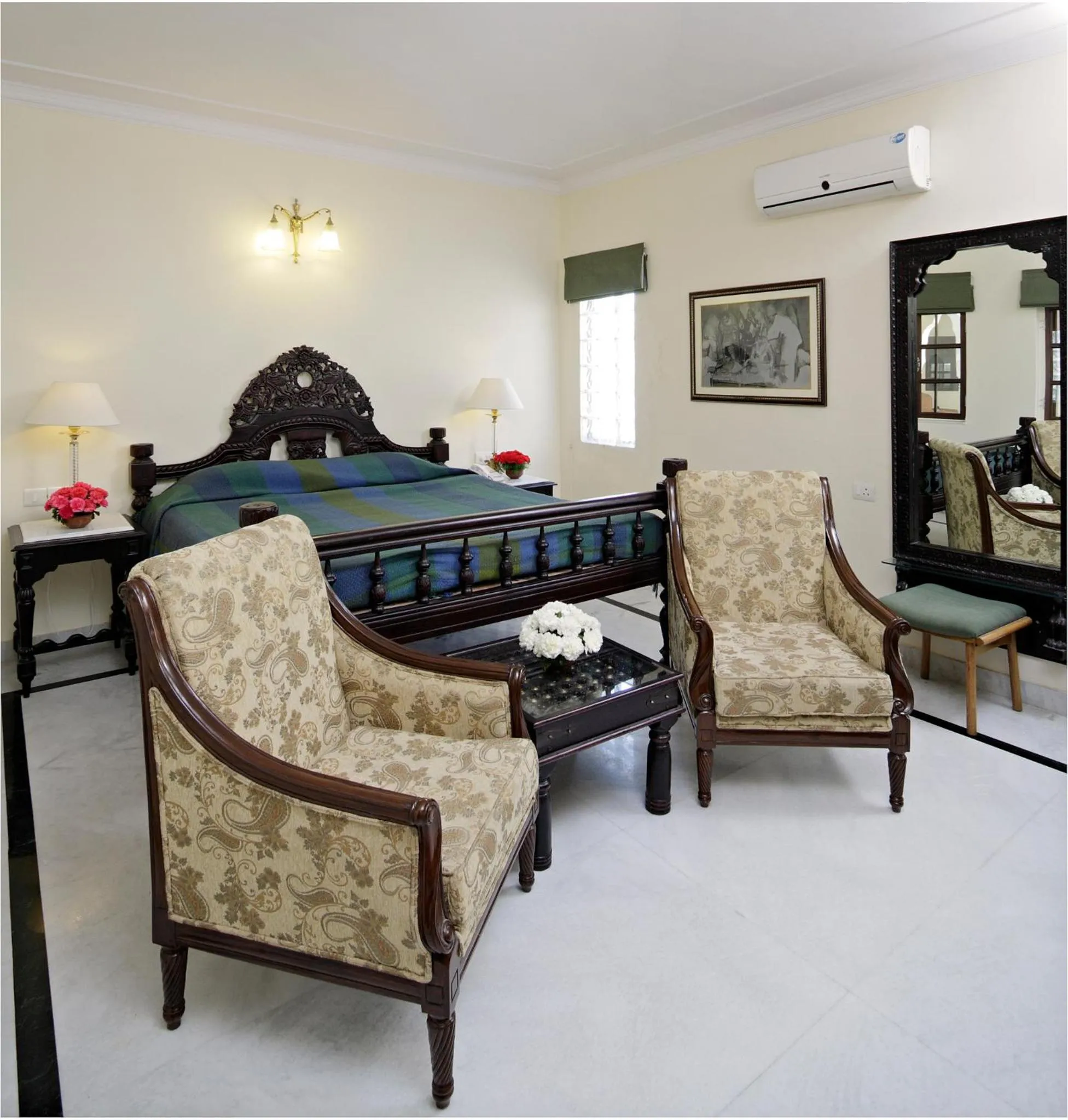 Bed in Mandawa Haveli