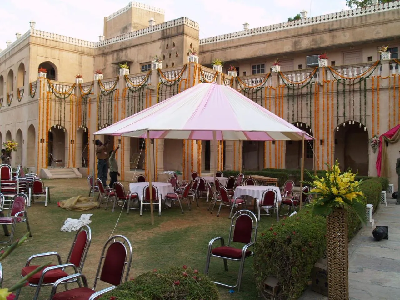 Restaurant/places to eat in Hotel Castle Mandawa