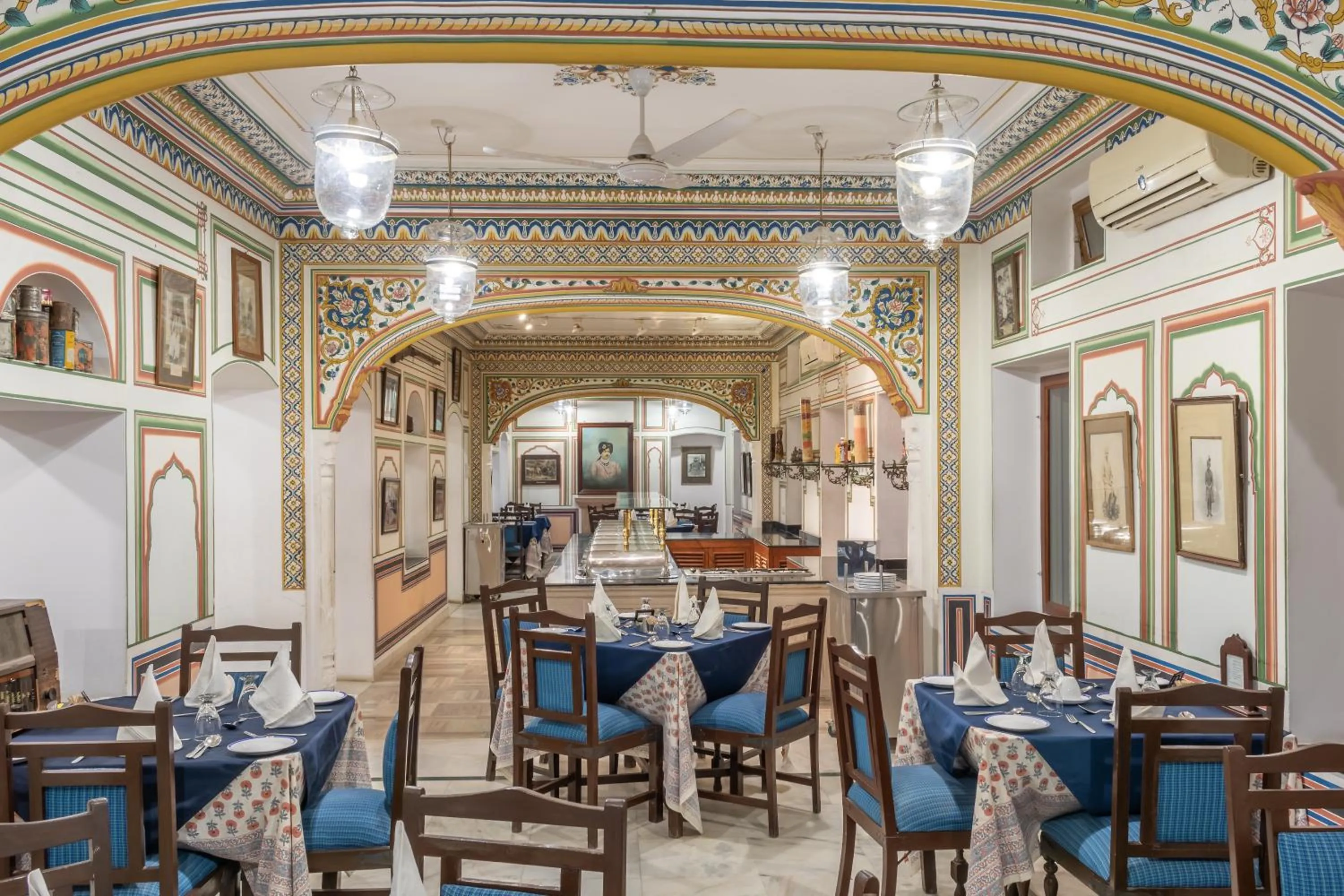 Restaurant/places to eat in Hotel Castle Mandawa