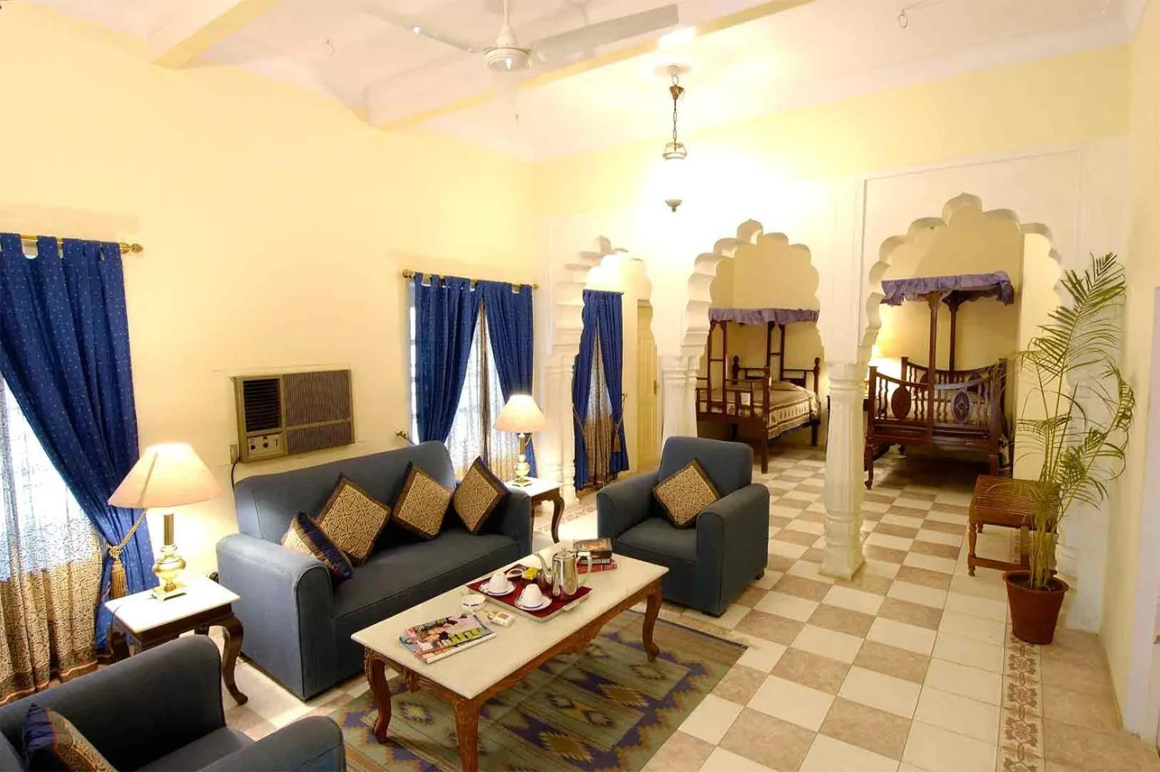 Living room, Bed in Hotel Castle Mandawa