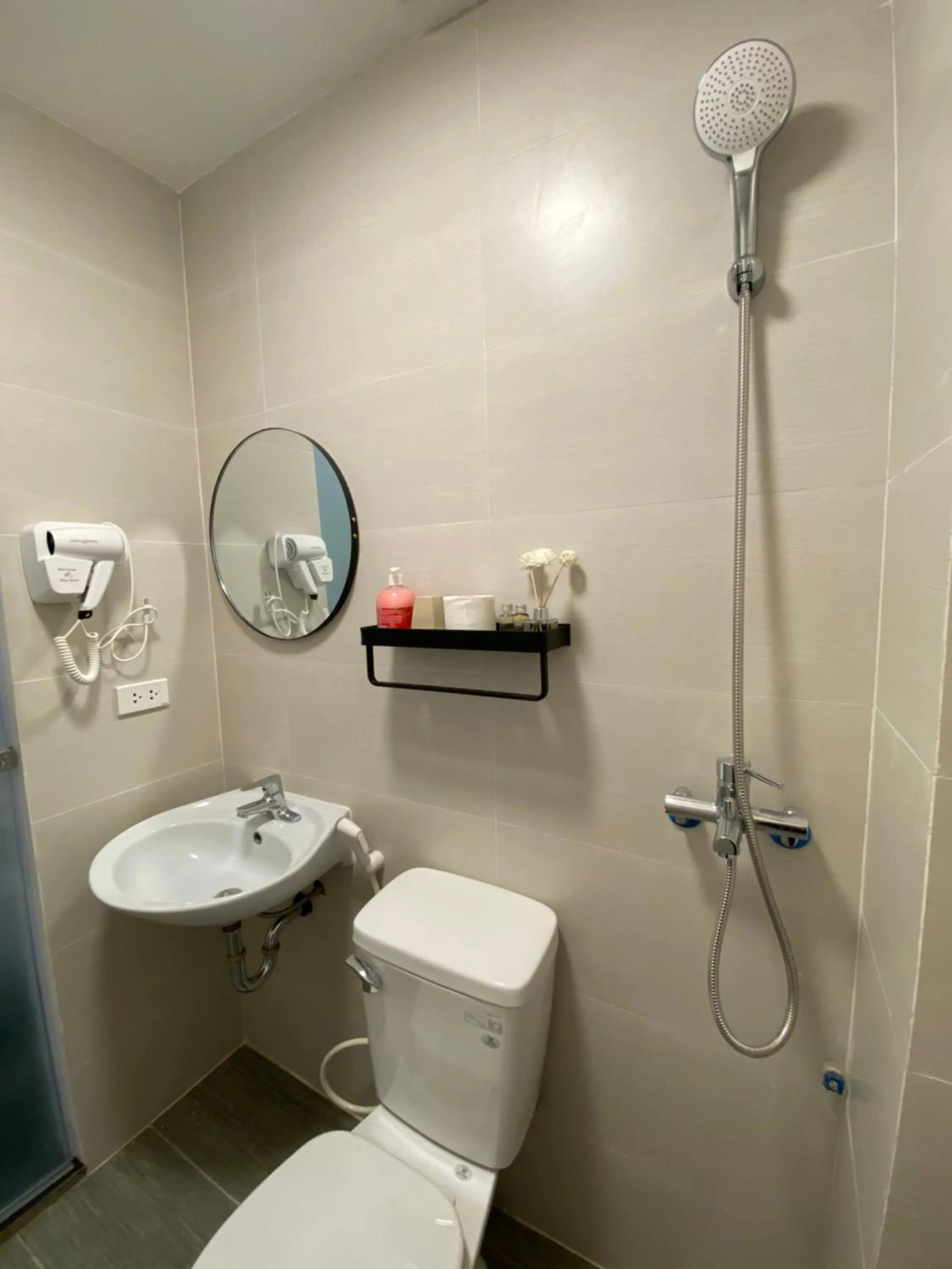 Bathroom in Thức at 3am - Old Quarter Hanoi Lotus