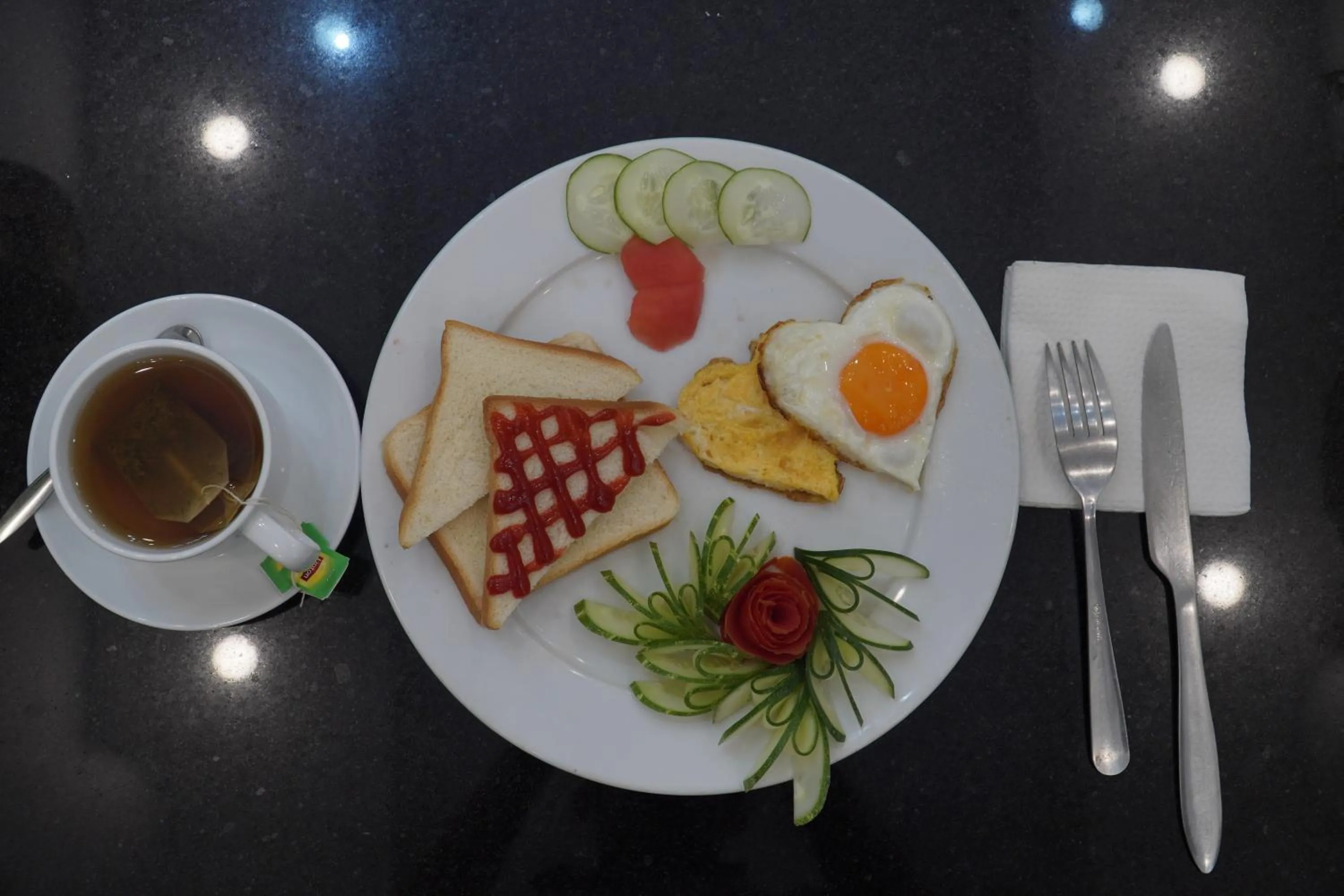 Breakfast in Thức at 3am - Old Quarter Hanoi Lotus