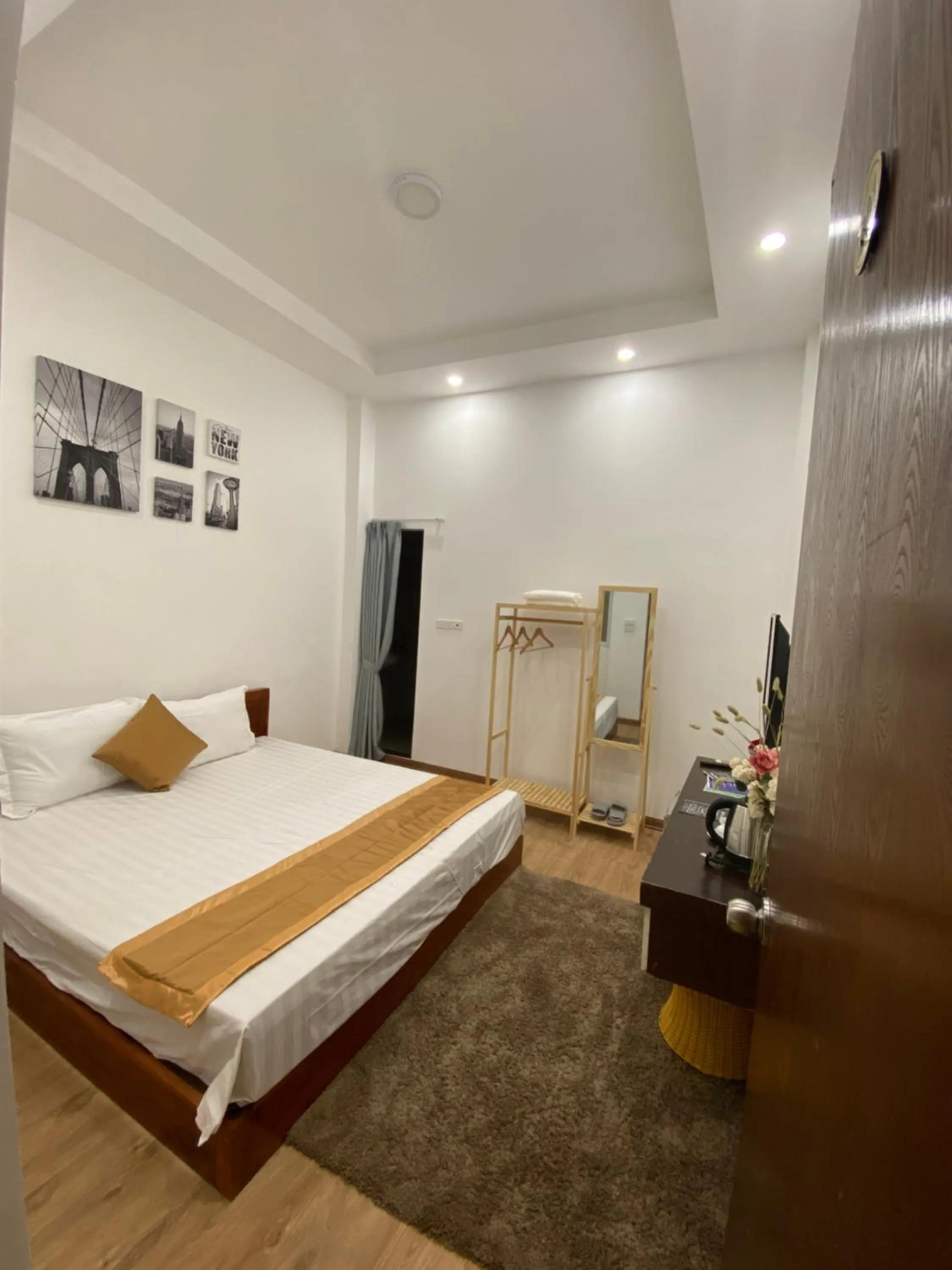 Photo of the whole room, Bed in Thức at 3am - Old Quarter Hanoi Lotus