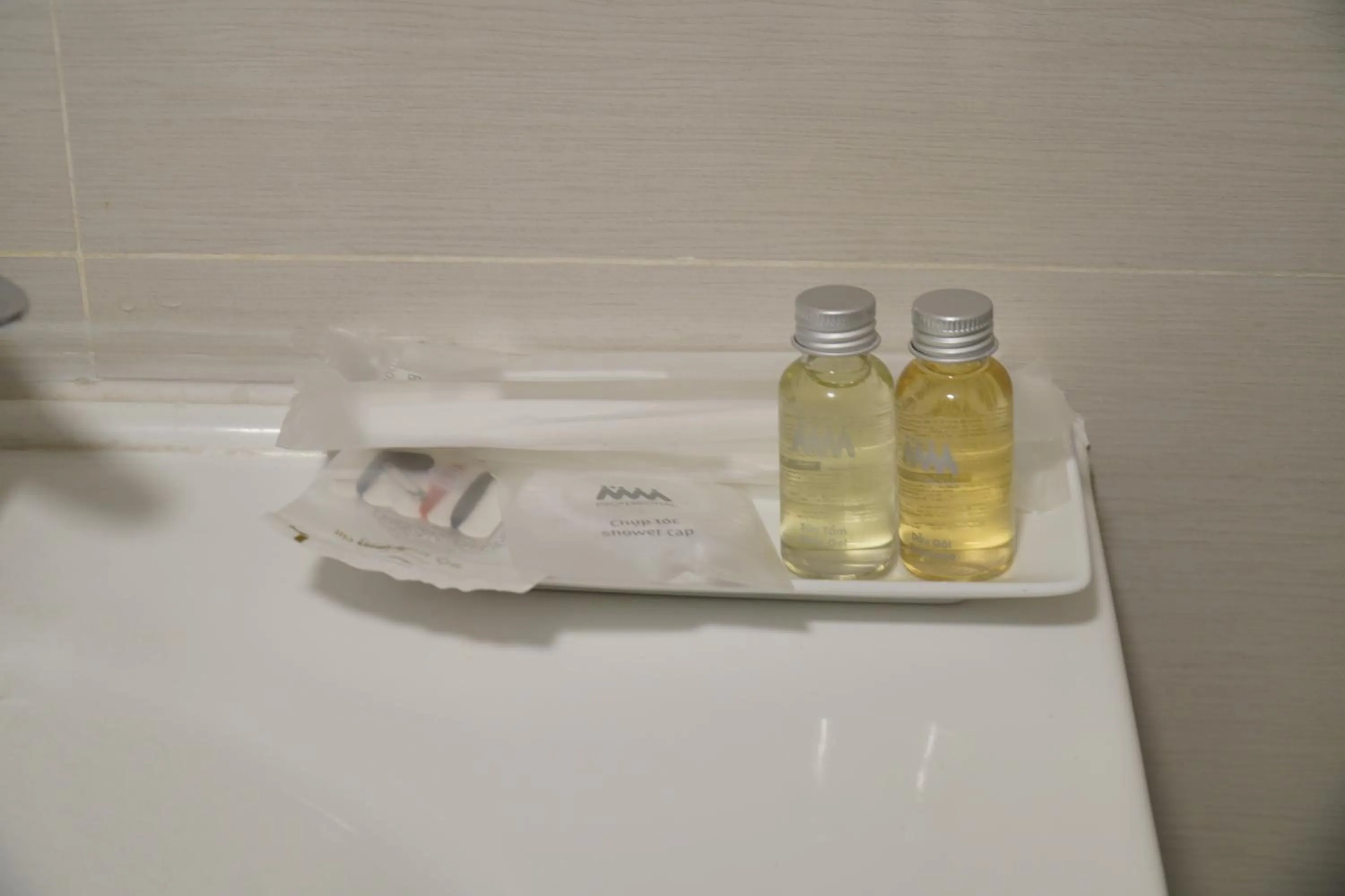 Shower in Thức at 3am - Old Quarter Hanoi Lotus