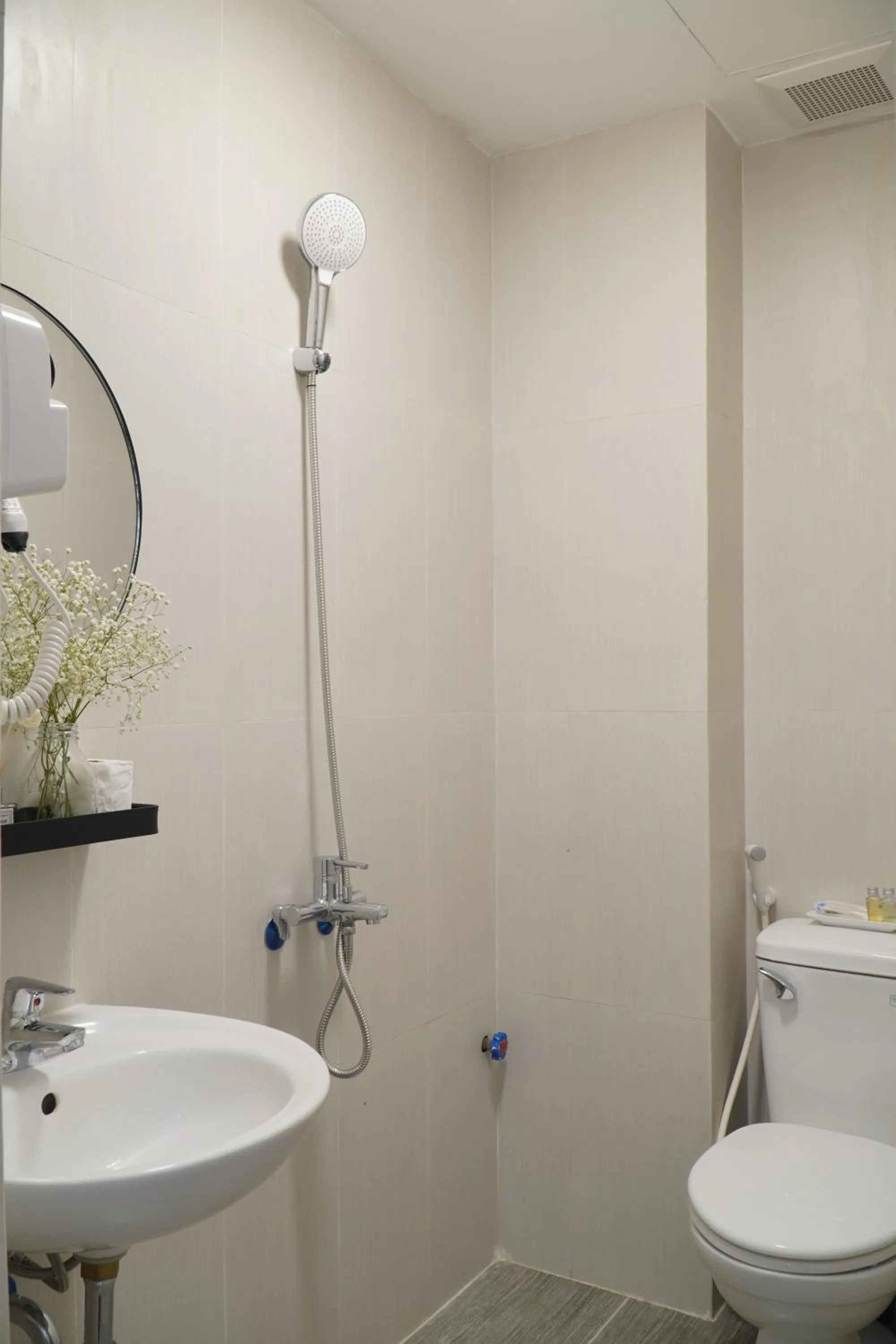 Bathroom in Thức at 3am - Old Quarter Hanoi Lotus