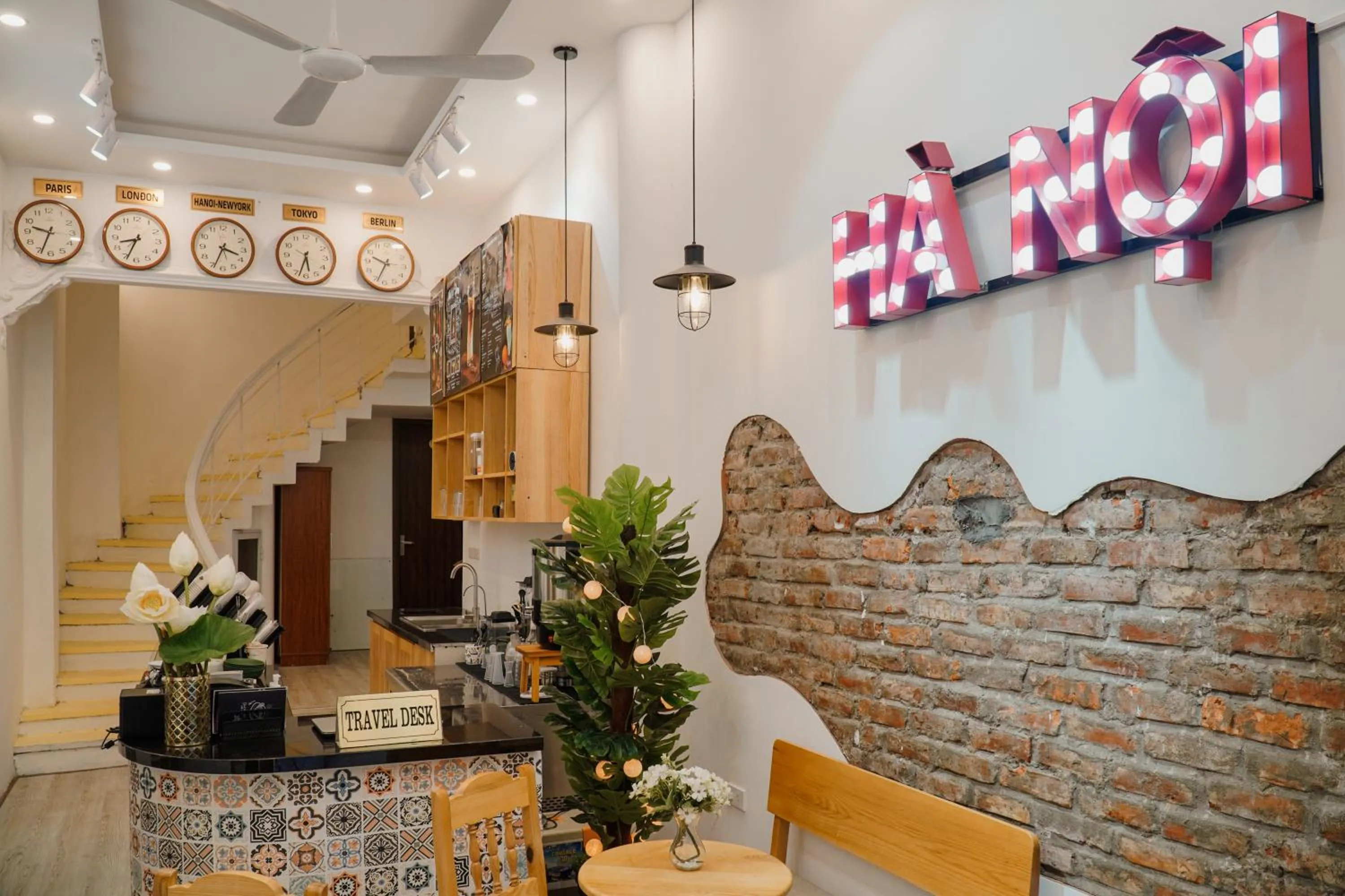 Facade/entrance in Thức at 3am - Old Quarter Hanoi Lotus