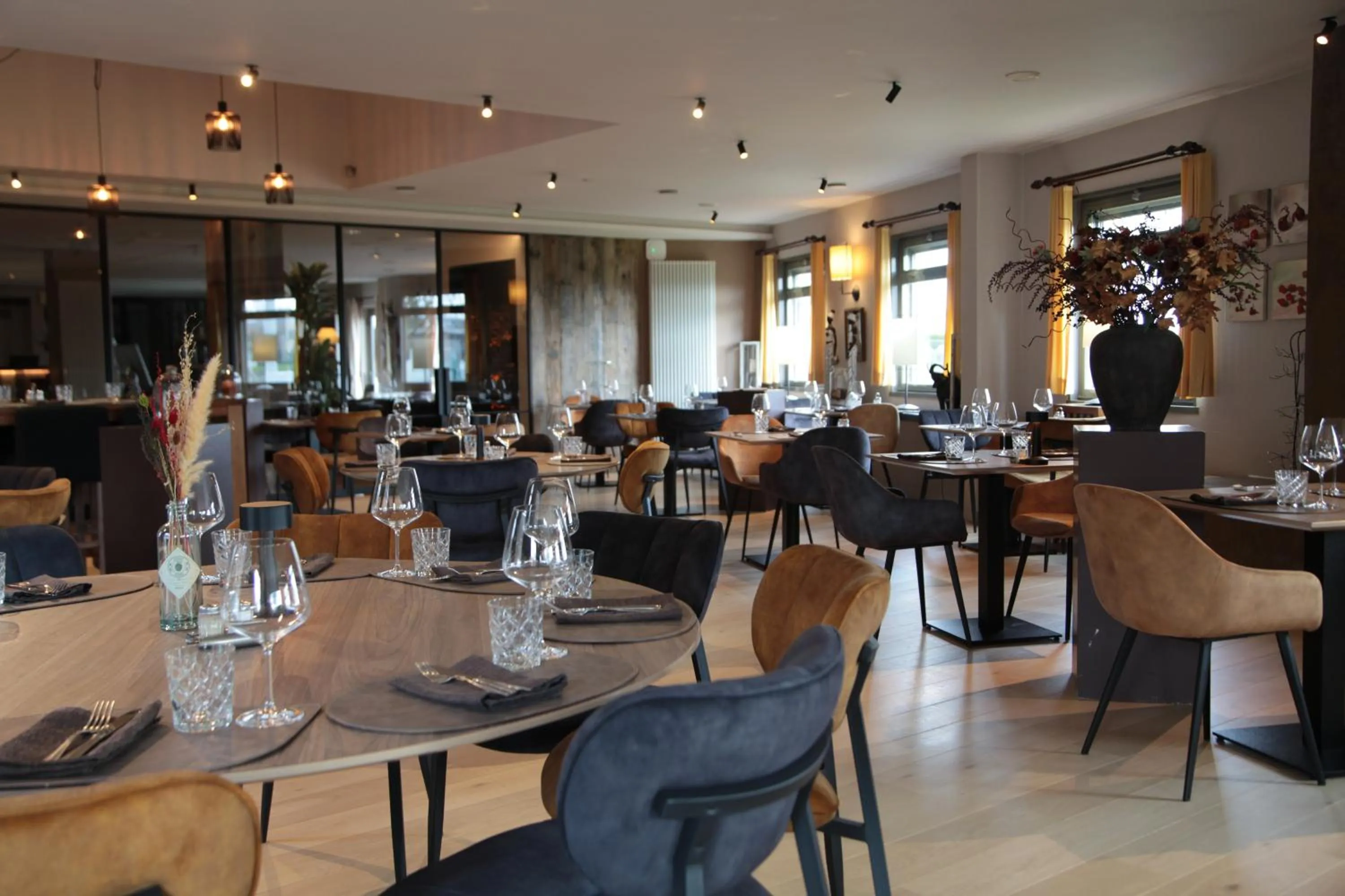 Restaurant/places to eat in Hotel Callecanes