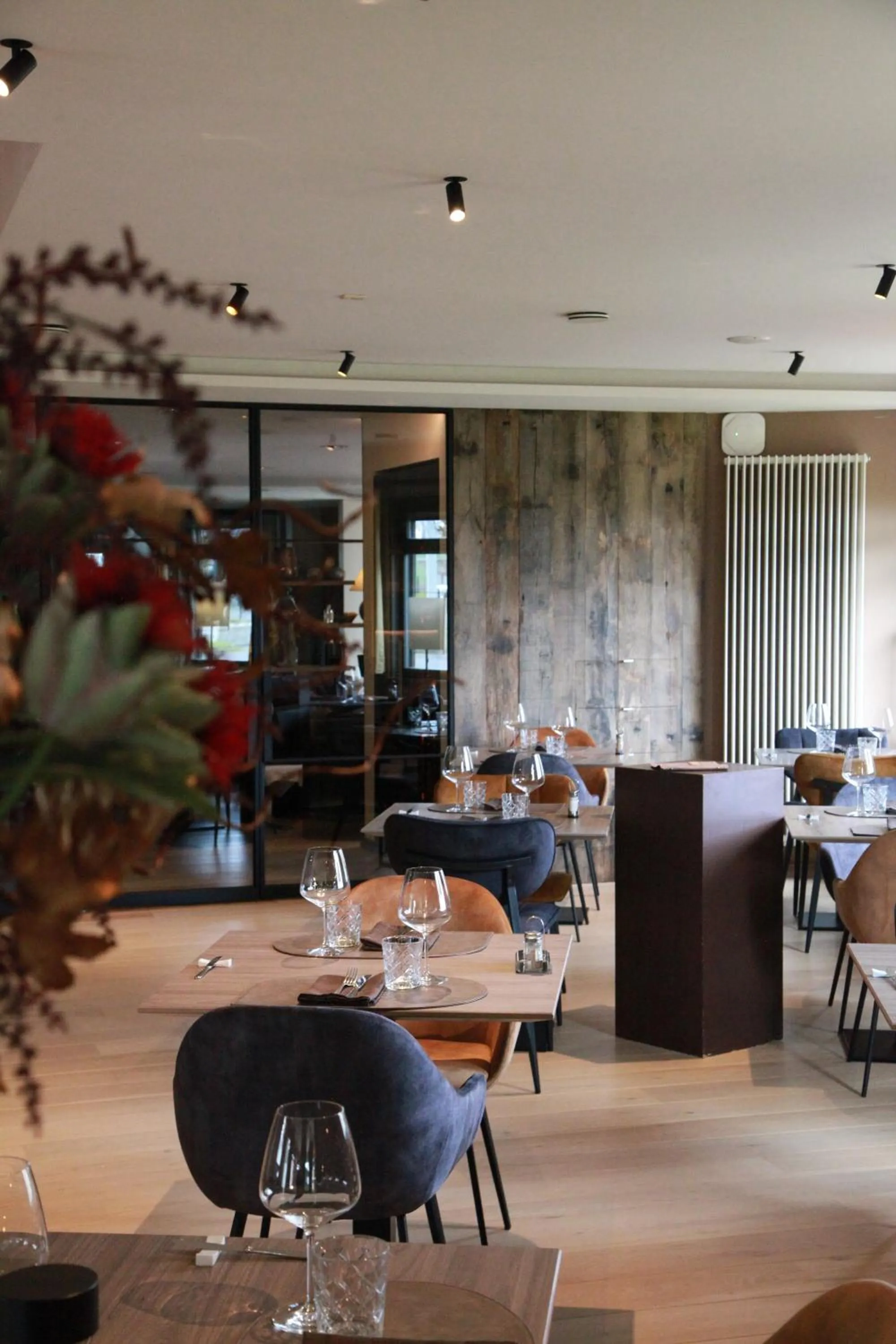 Restaurant/places to eat in Hotel Callecanes