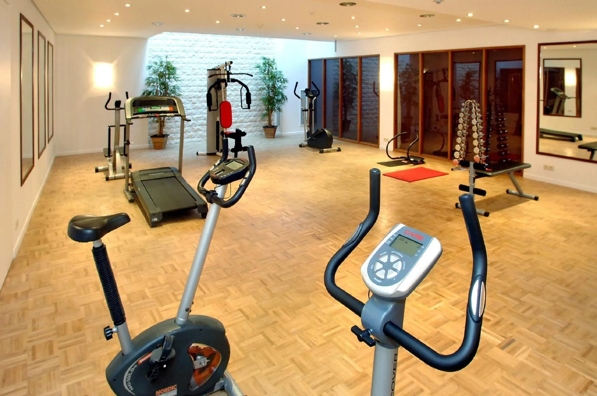 Fitness centre/facilities in Progress Hotel
