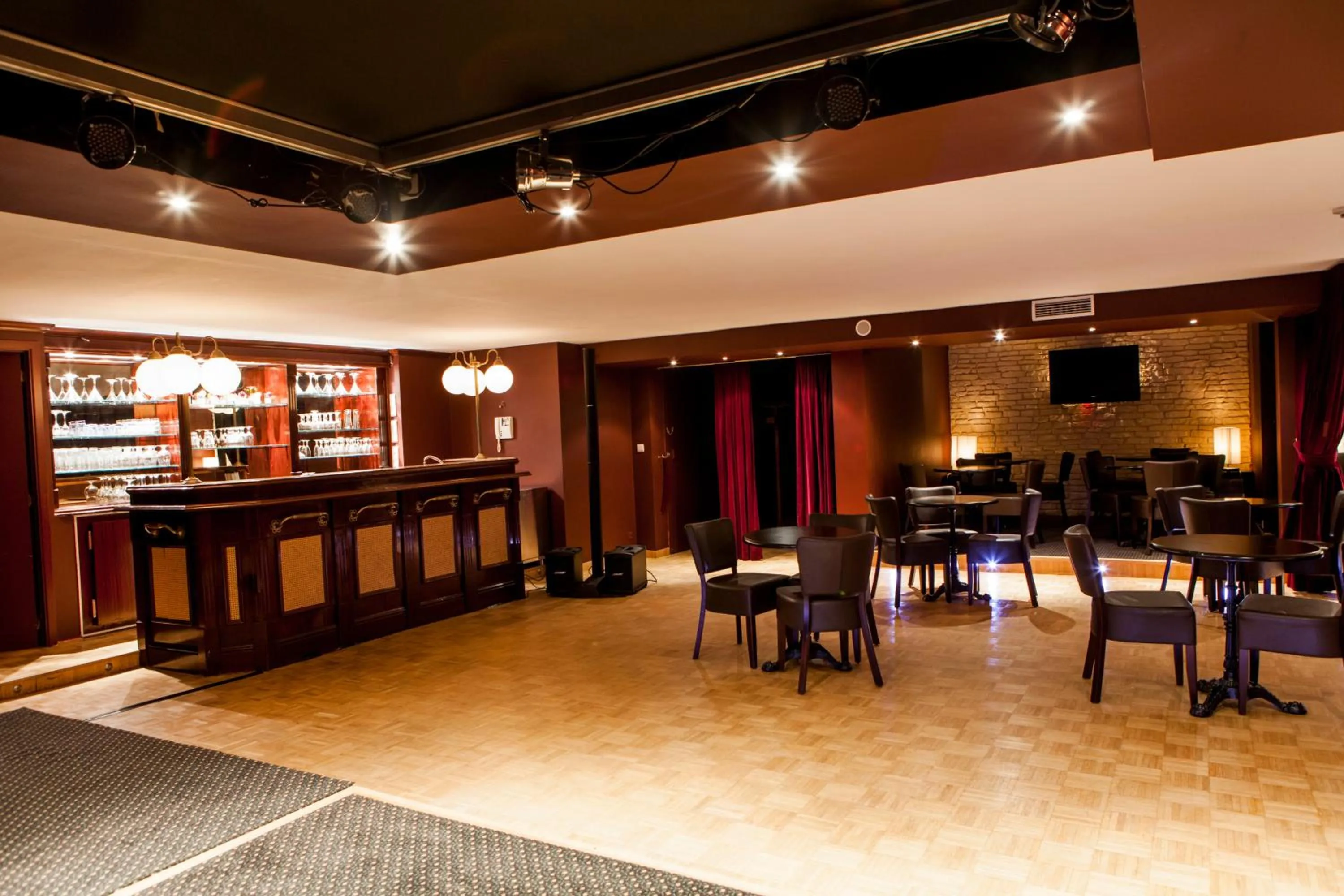 Lounge or bar in Progress Hotel