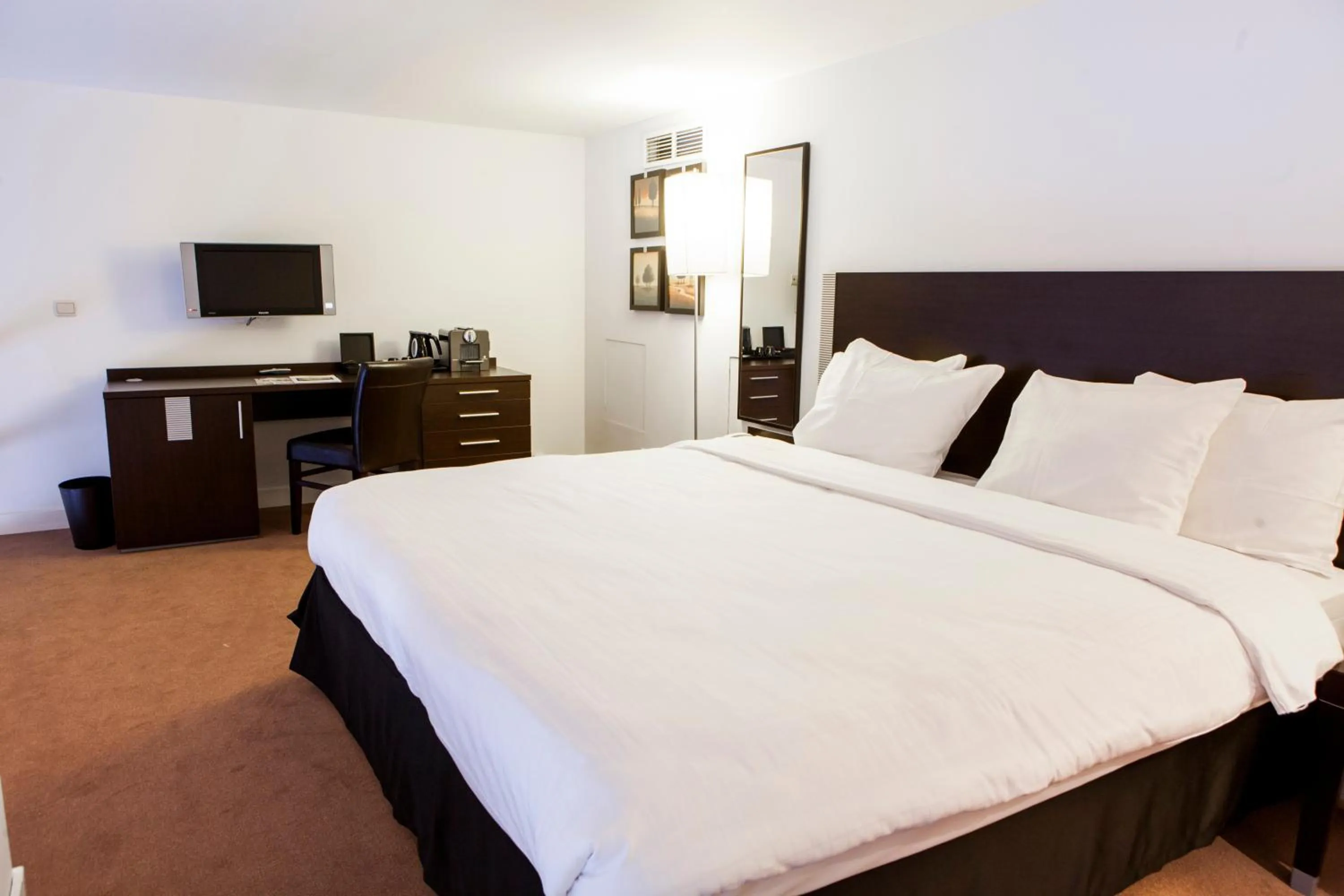 Photo of the whole room in Progress Hotel