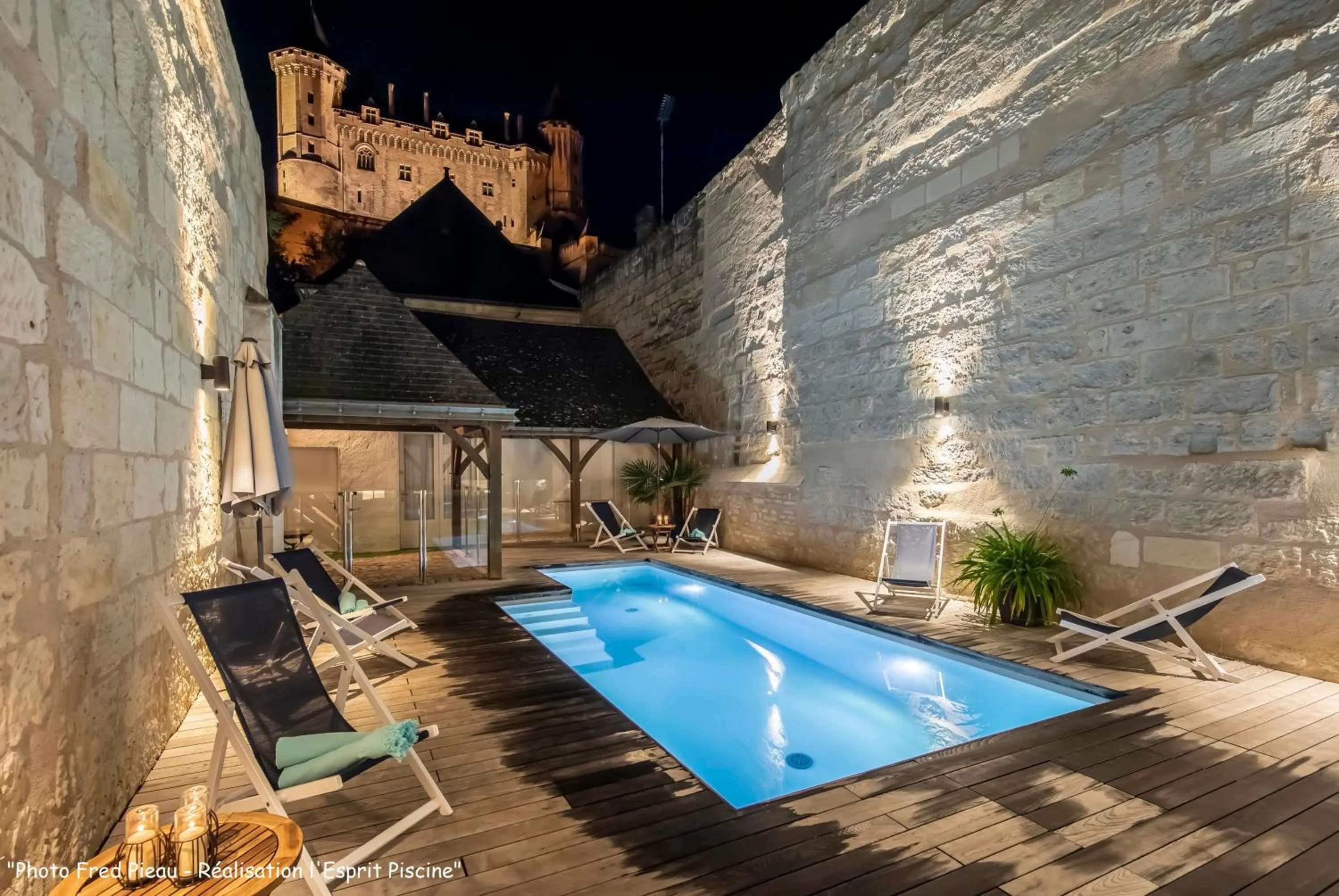 Swimming pool in Hôtel Anne d'Anjou, The Originals Collection